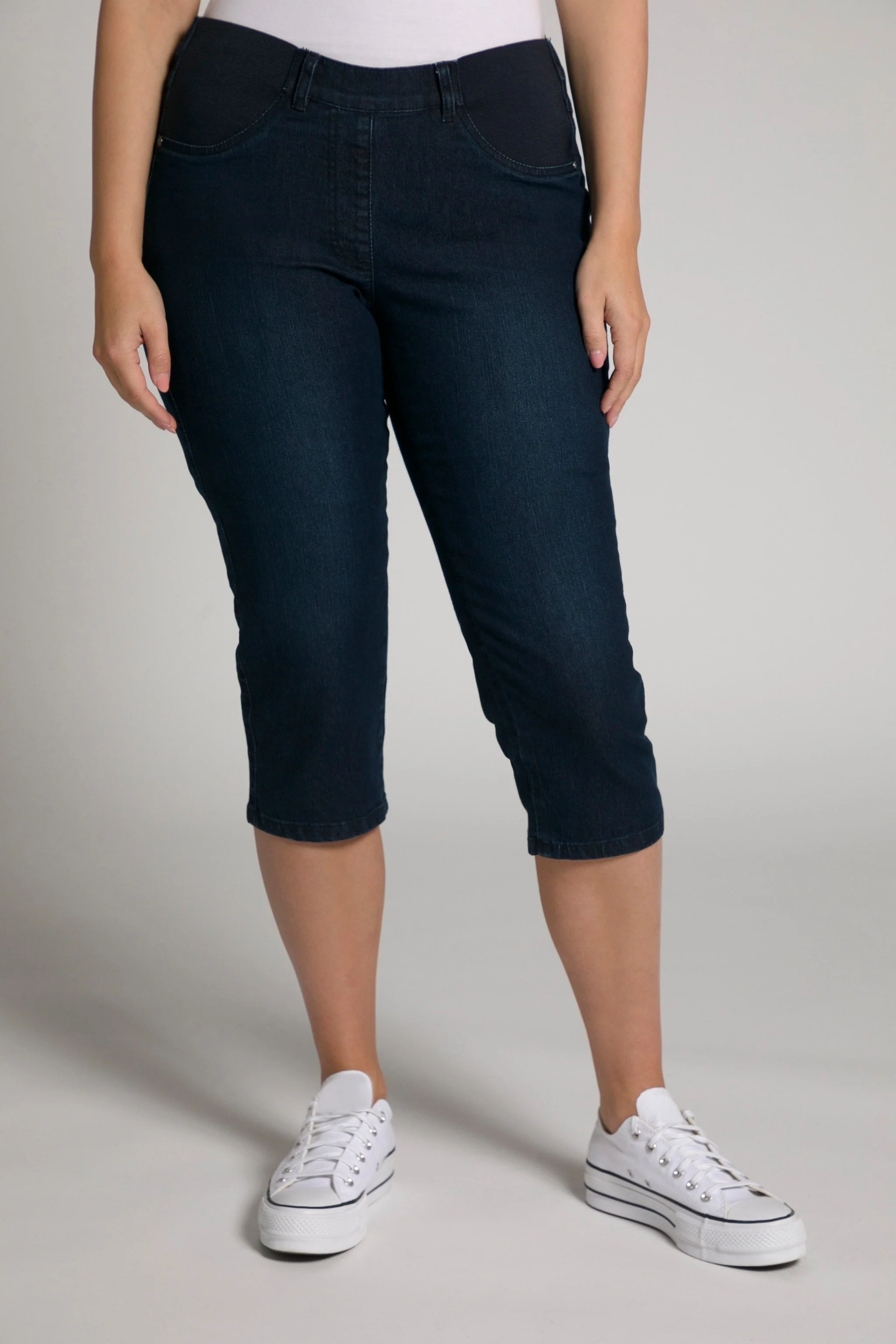Stretch Capri Pants in Dark Blue