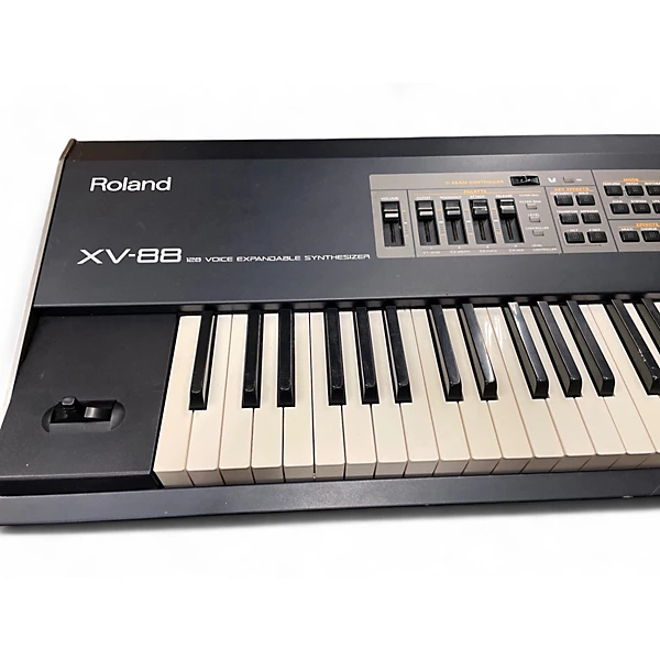 Roland Used Roland XV 88 Synthesizer.gc