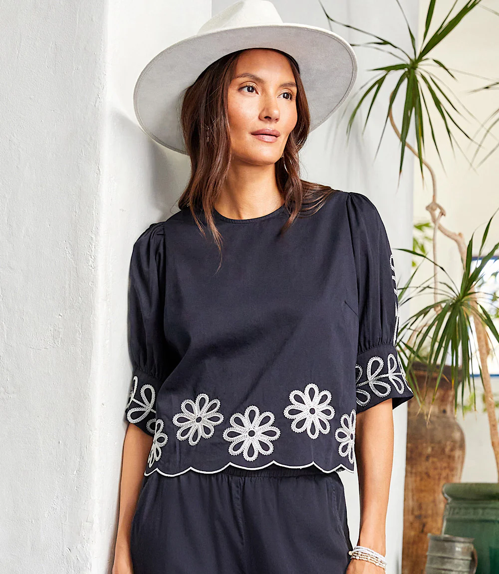 3/4 Sleeve Embroidered Scallop Top