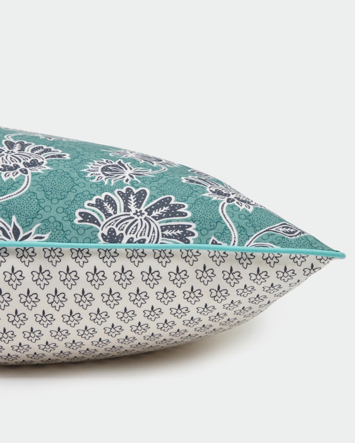 Carolyn Donnelly Eclectic Vine Floral Bed