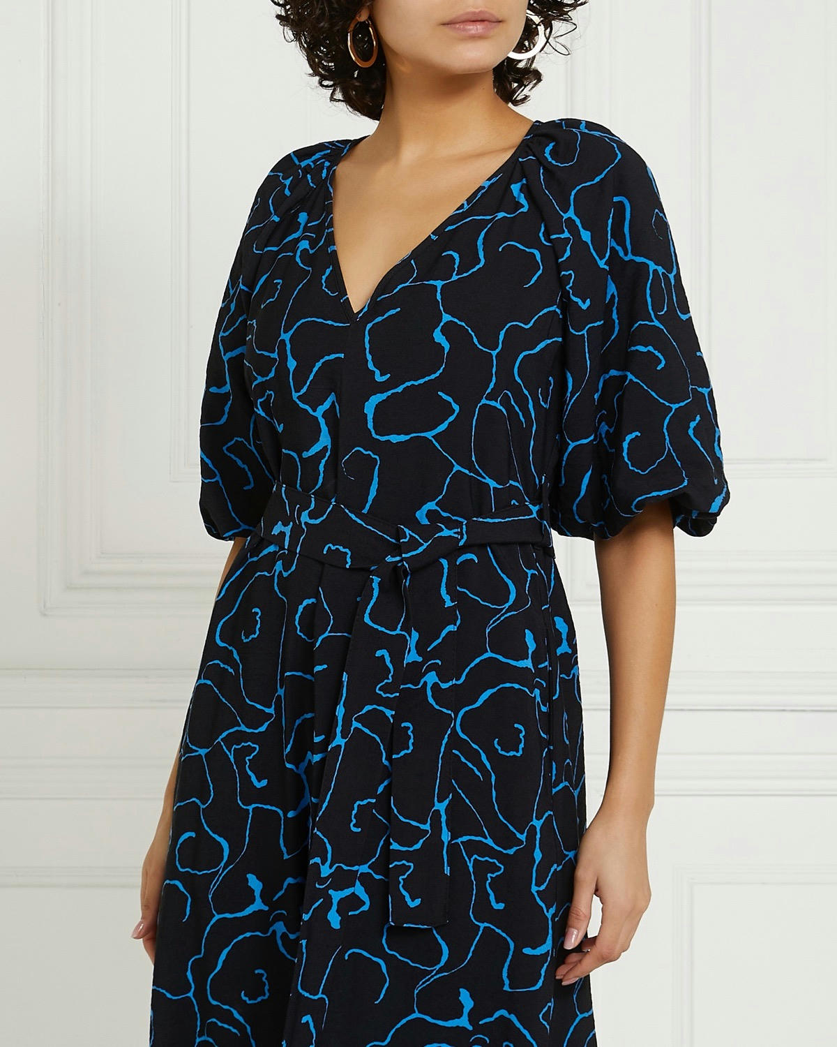 Gallery Printed V-Neck Belted Midi Dress