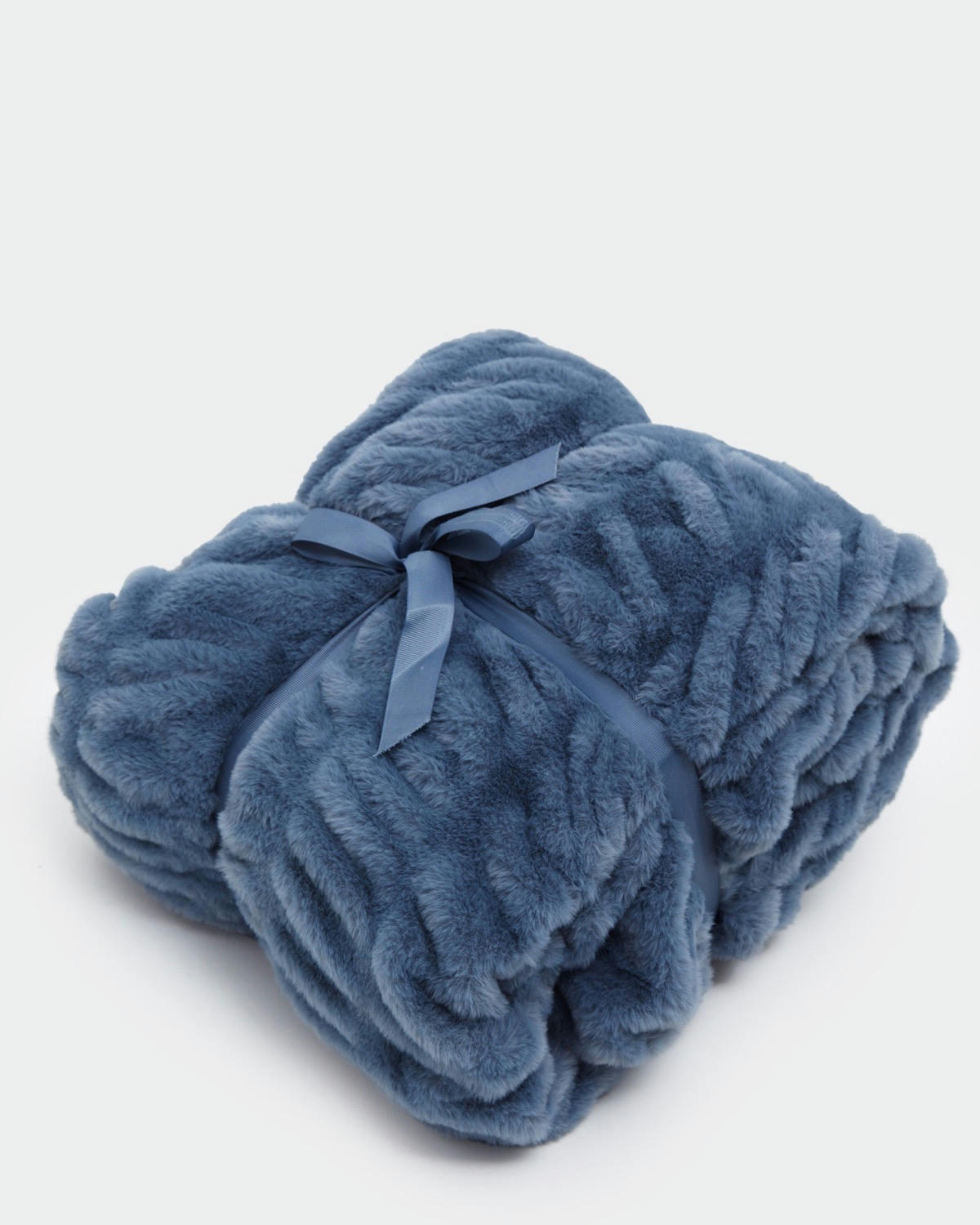 XL Luxury Rippled Fur Throw