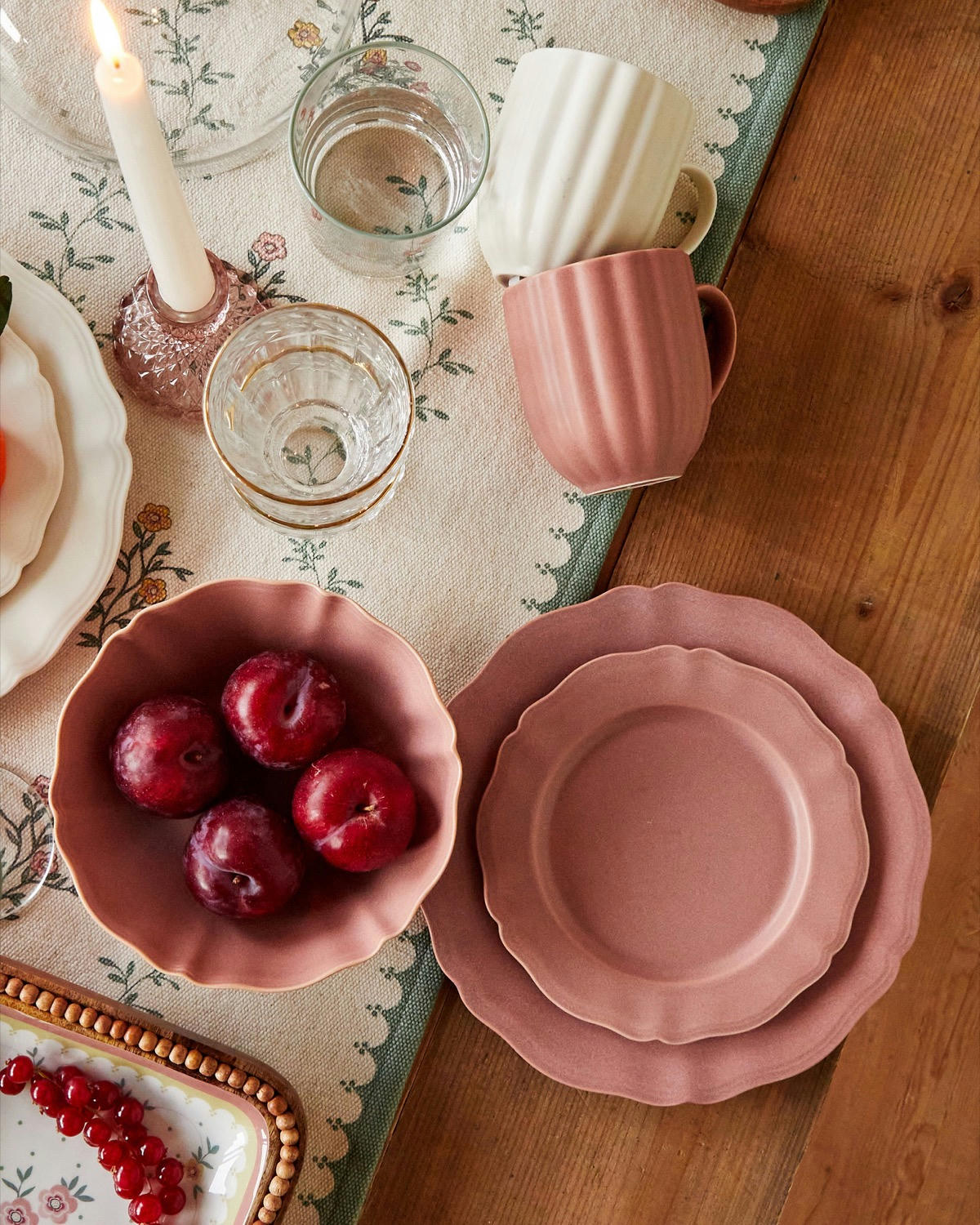 Carolyn Donnelly Eclectic Scalloped Dinner Plate