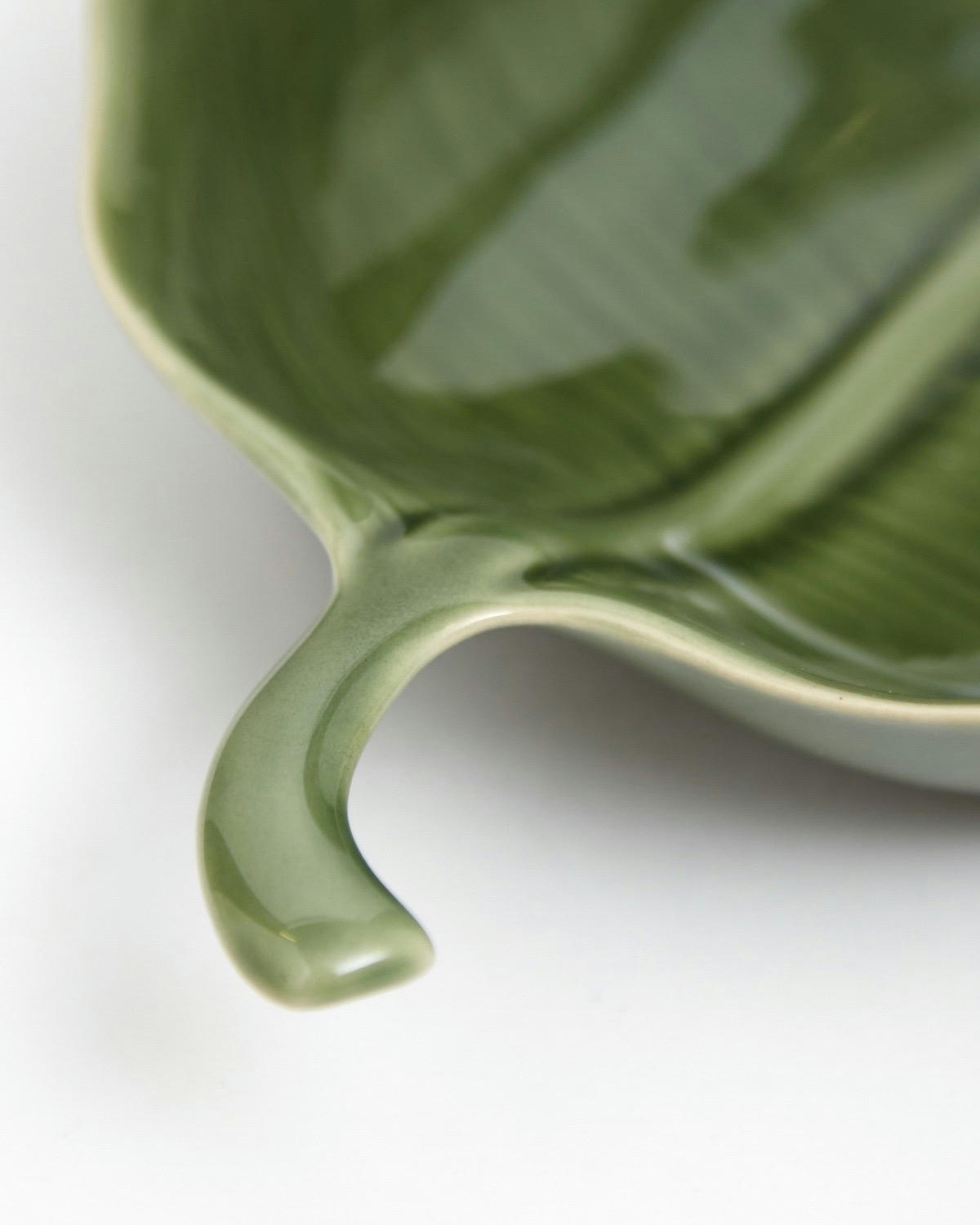 Carolyn Donnelly Eclectic Curved Leaf Plate