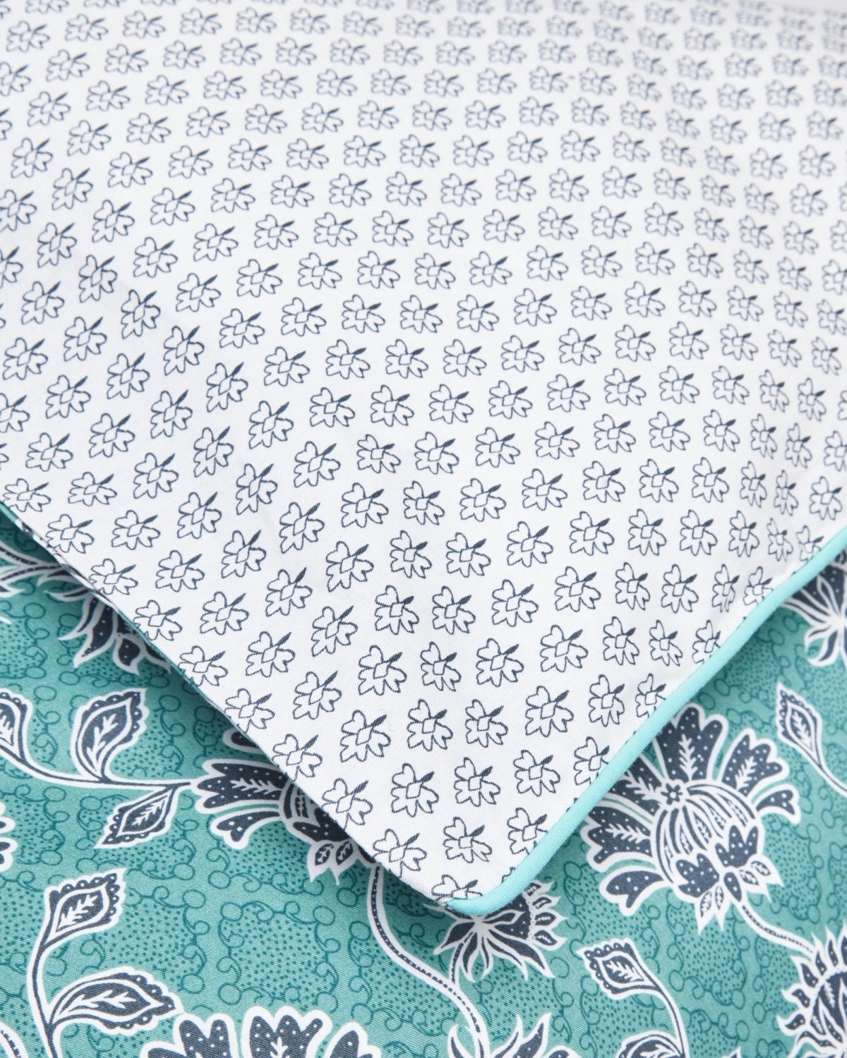 Carolyn Donnelly Eclectic Vine Floral Bed