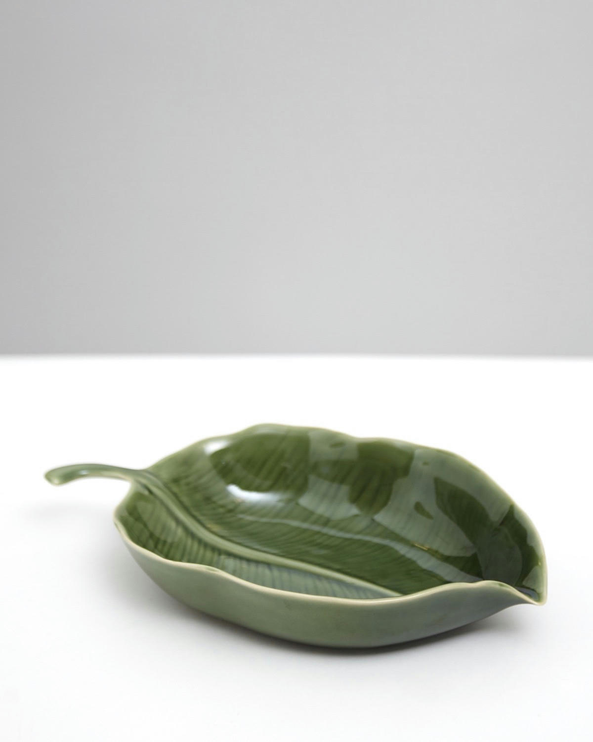 Carolyn Donnelly Eclectic Curved Leaf Plate