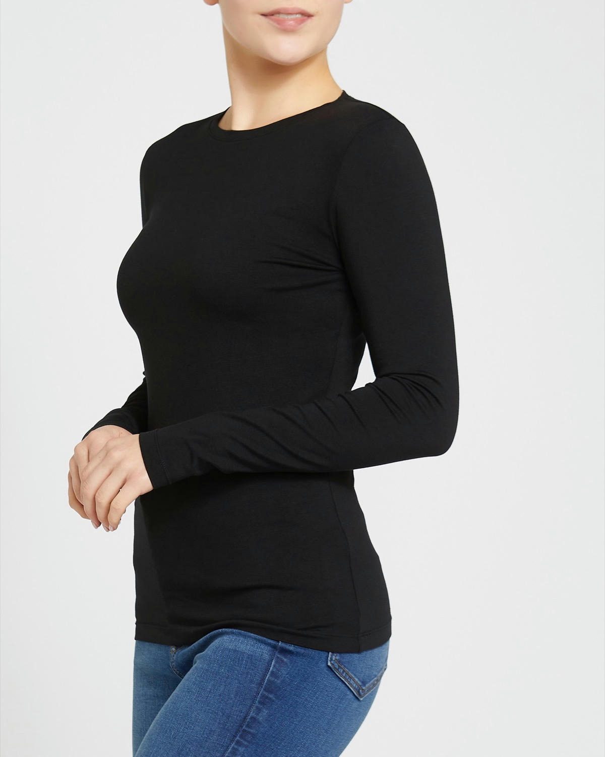 Long-Sleeved Stretch Crew Neck Top