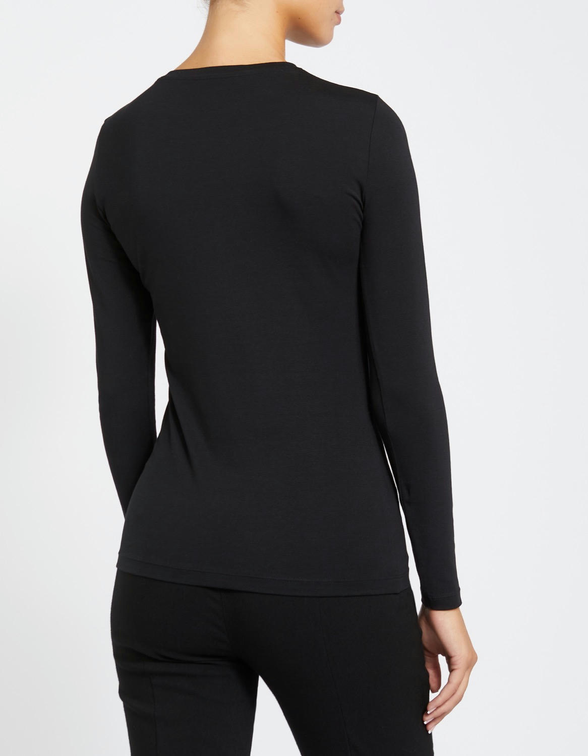 Long-Sleeved Stretch Crew Neck Top