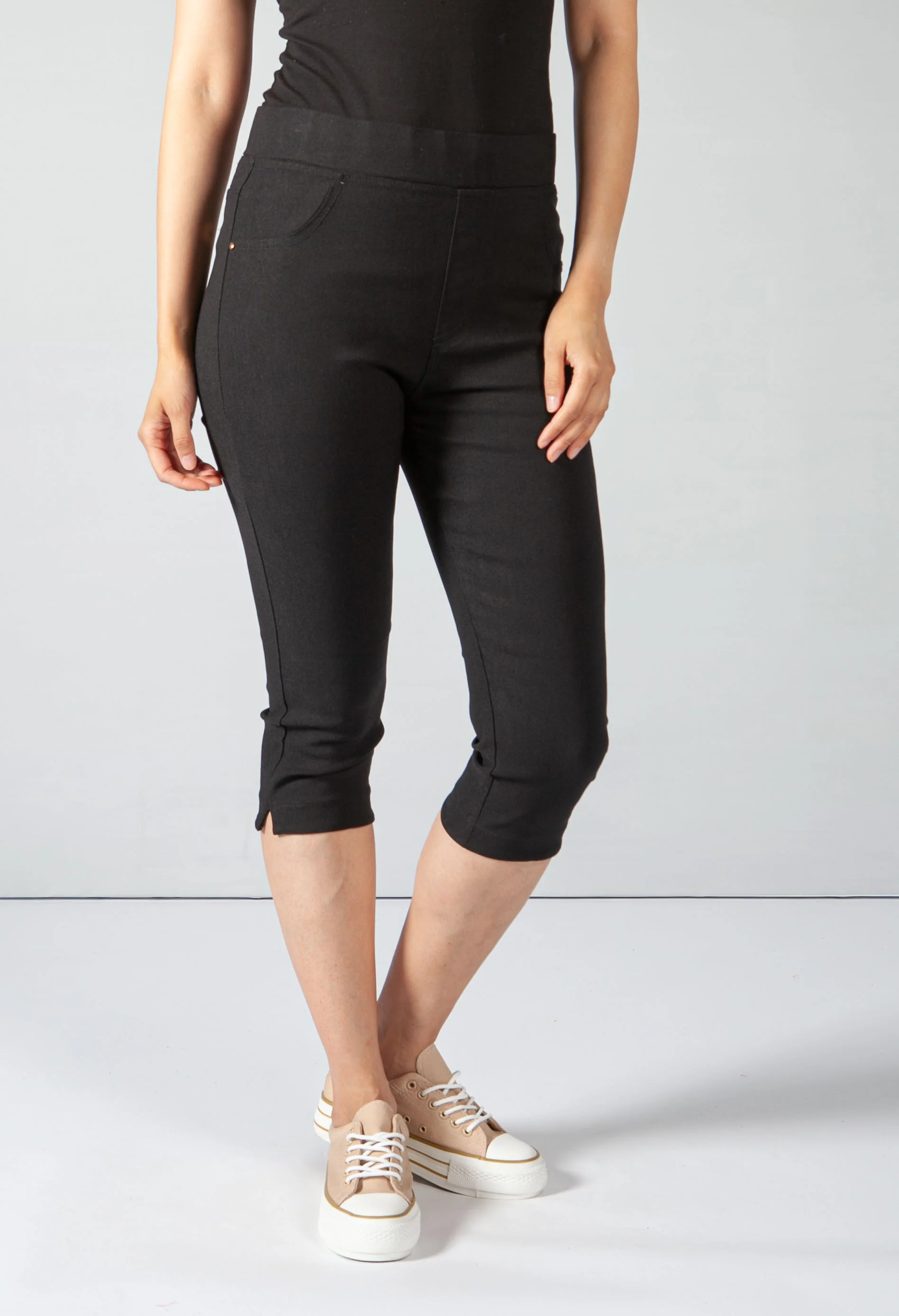 Cropped Pull Up Jeans on Black
