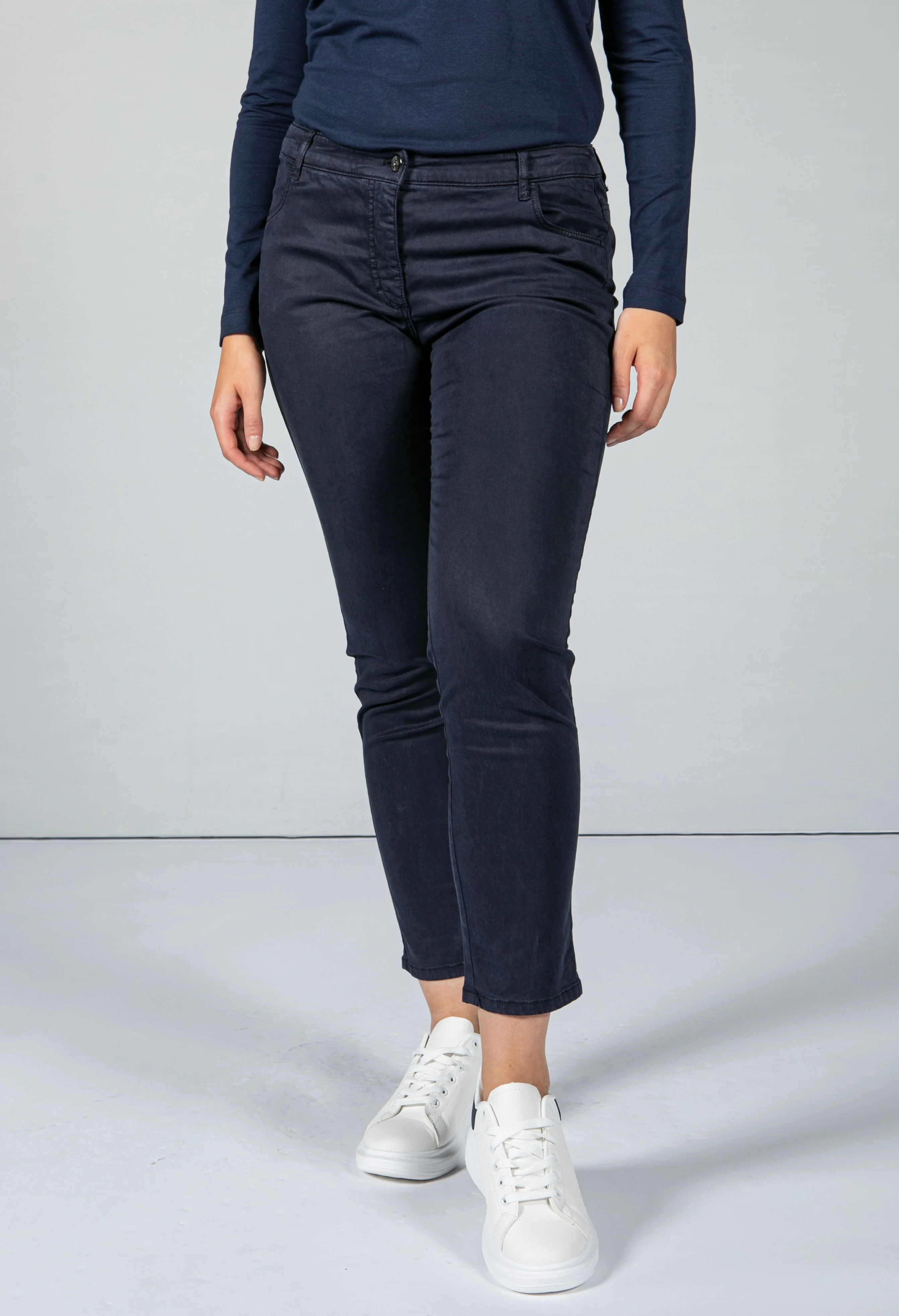 Classic Straight Leg Soft Feel Jeans in Navy