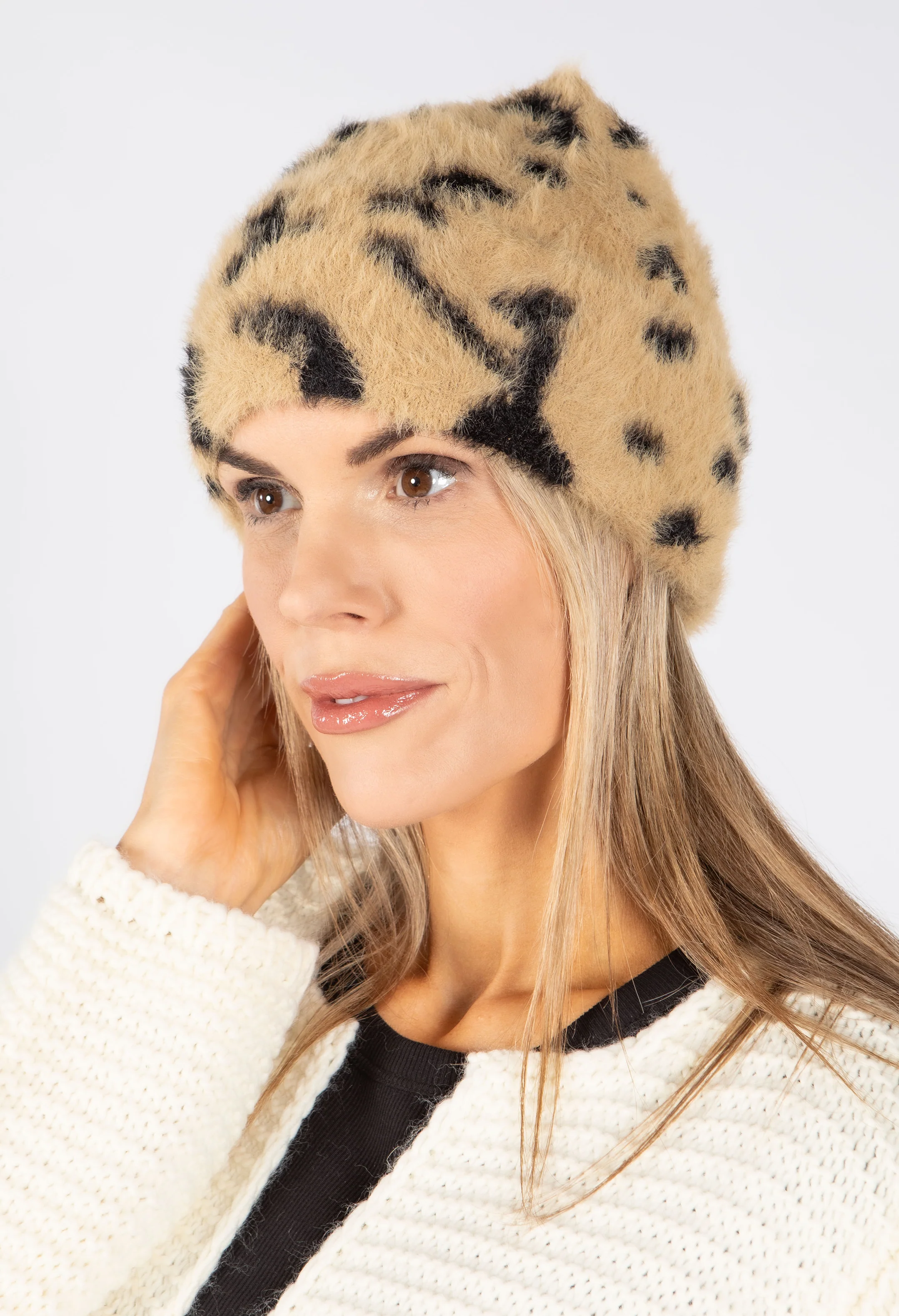 Leo Print Fluffy Hat