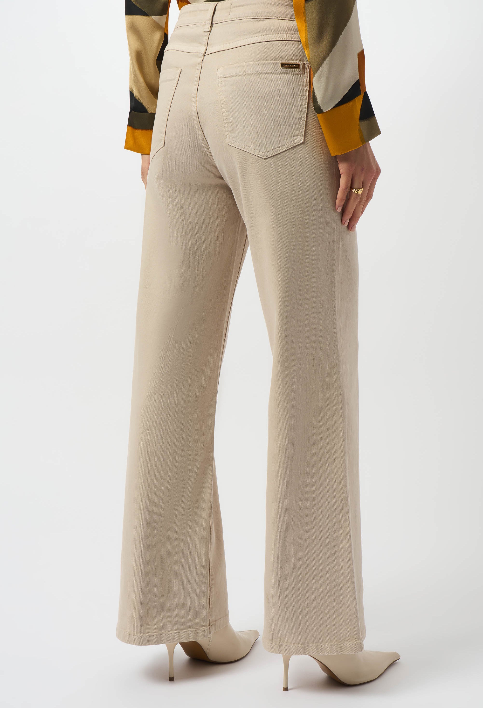 Wide-leg Mid-rise Jeans