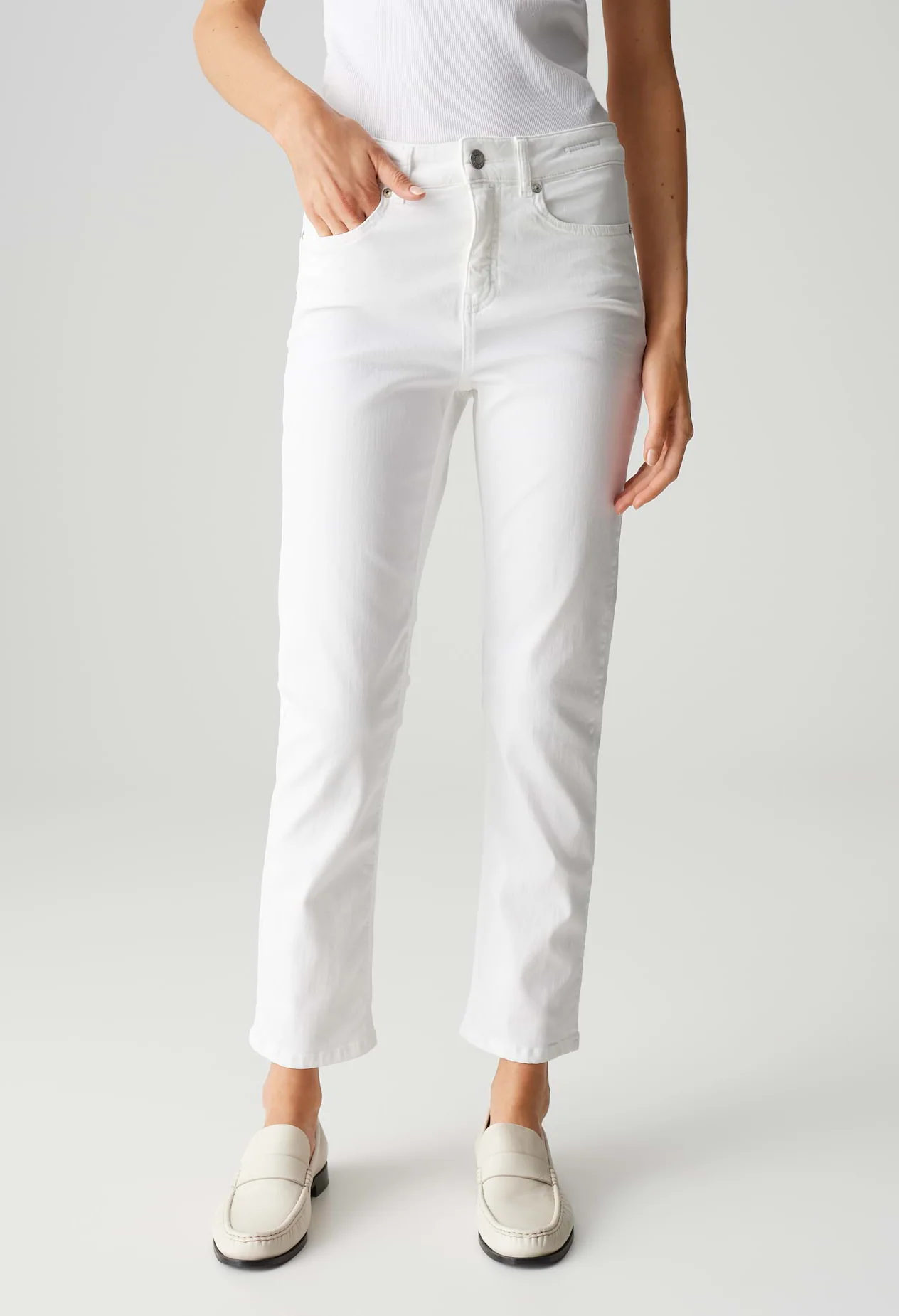 Melly Base Mid Rise Straight Jeans