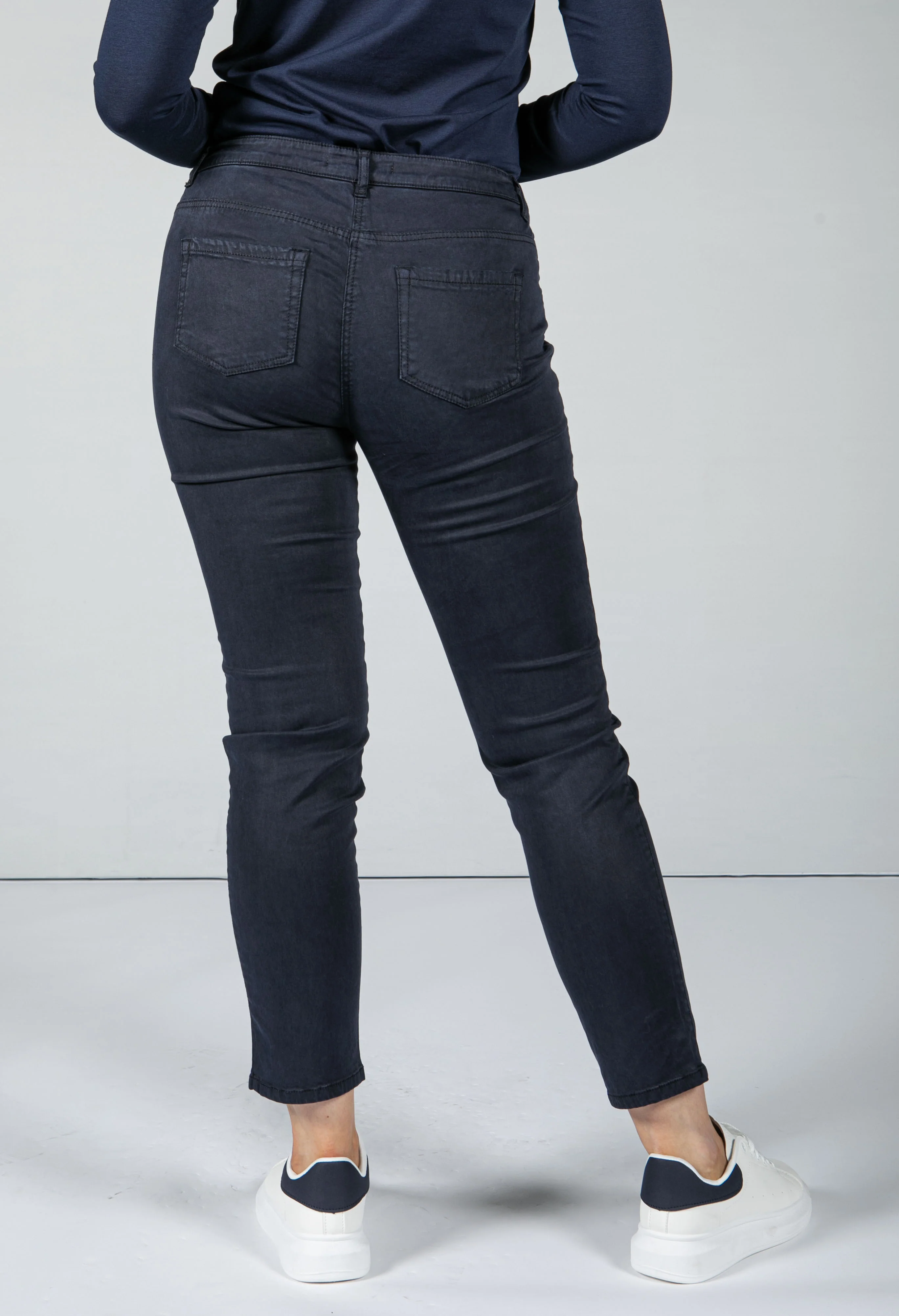 Classic Straight Leg Soft Feel Jeans in Navy