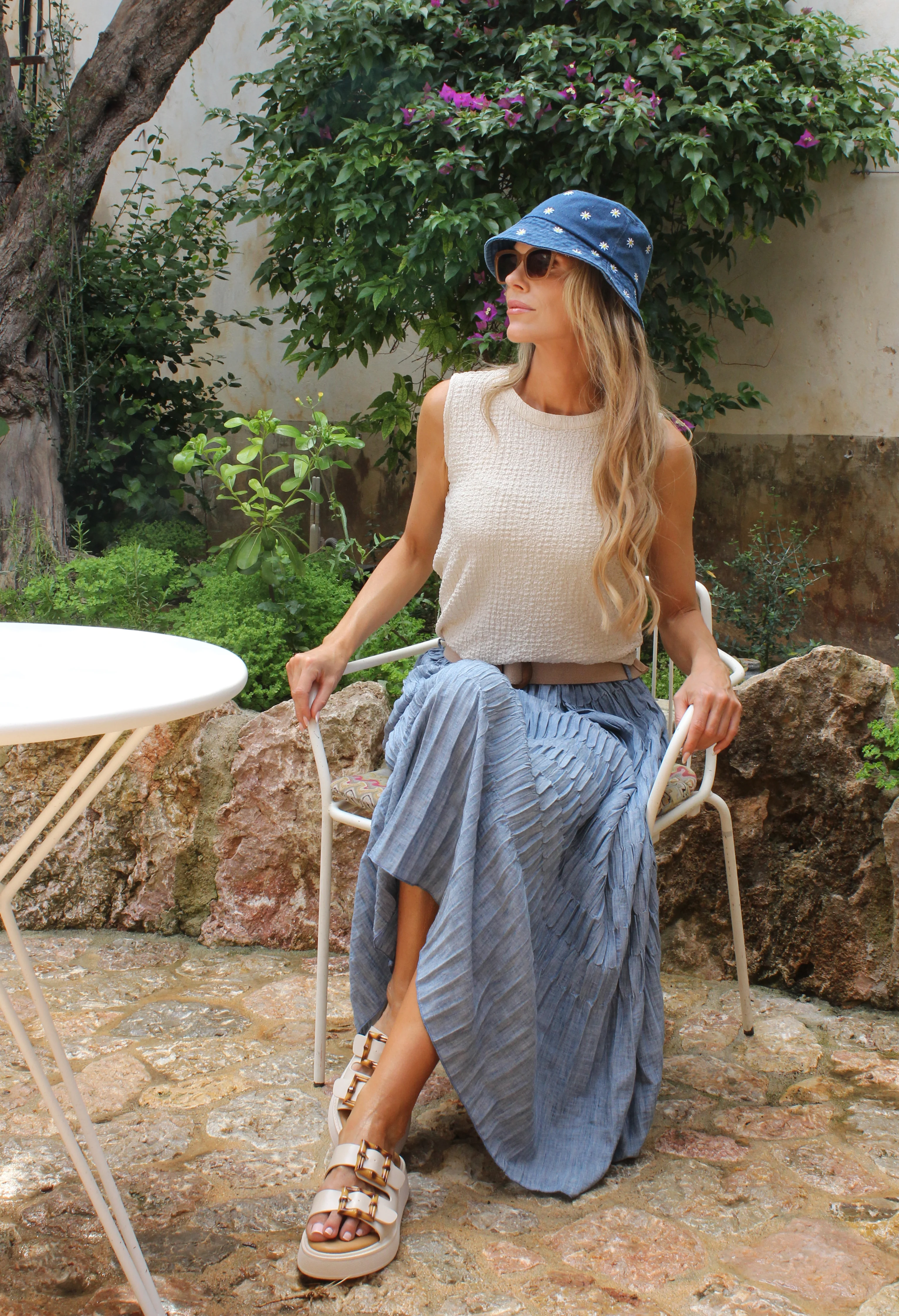 Ikini Sleeveless Texture Top