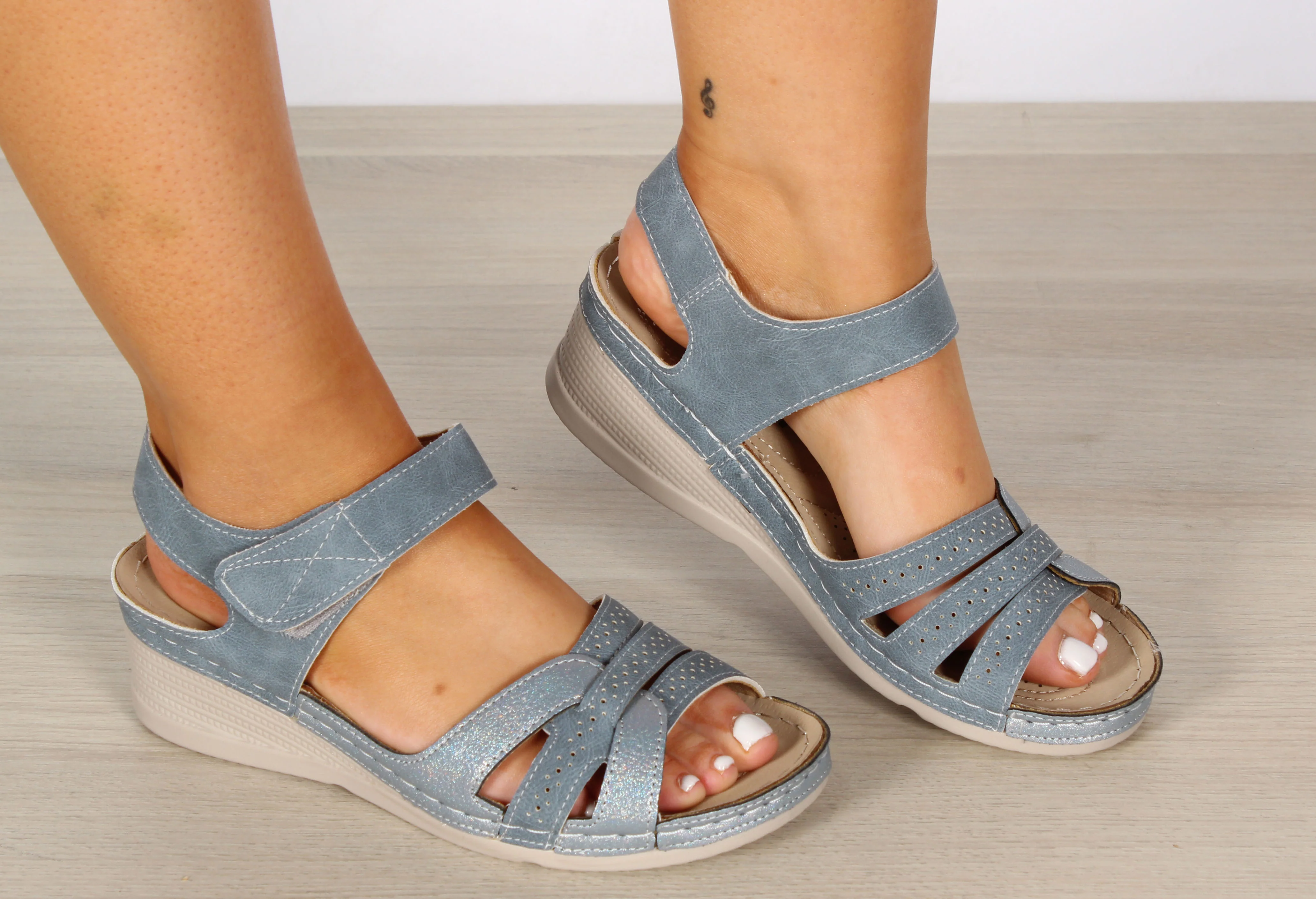 Comfort Cross Strap Sandal