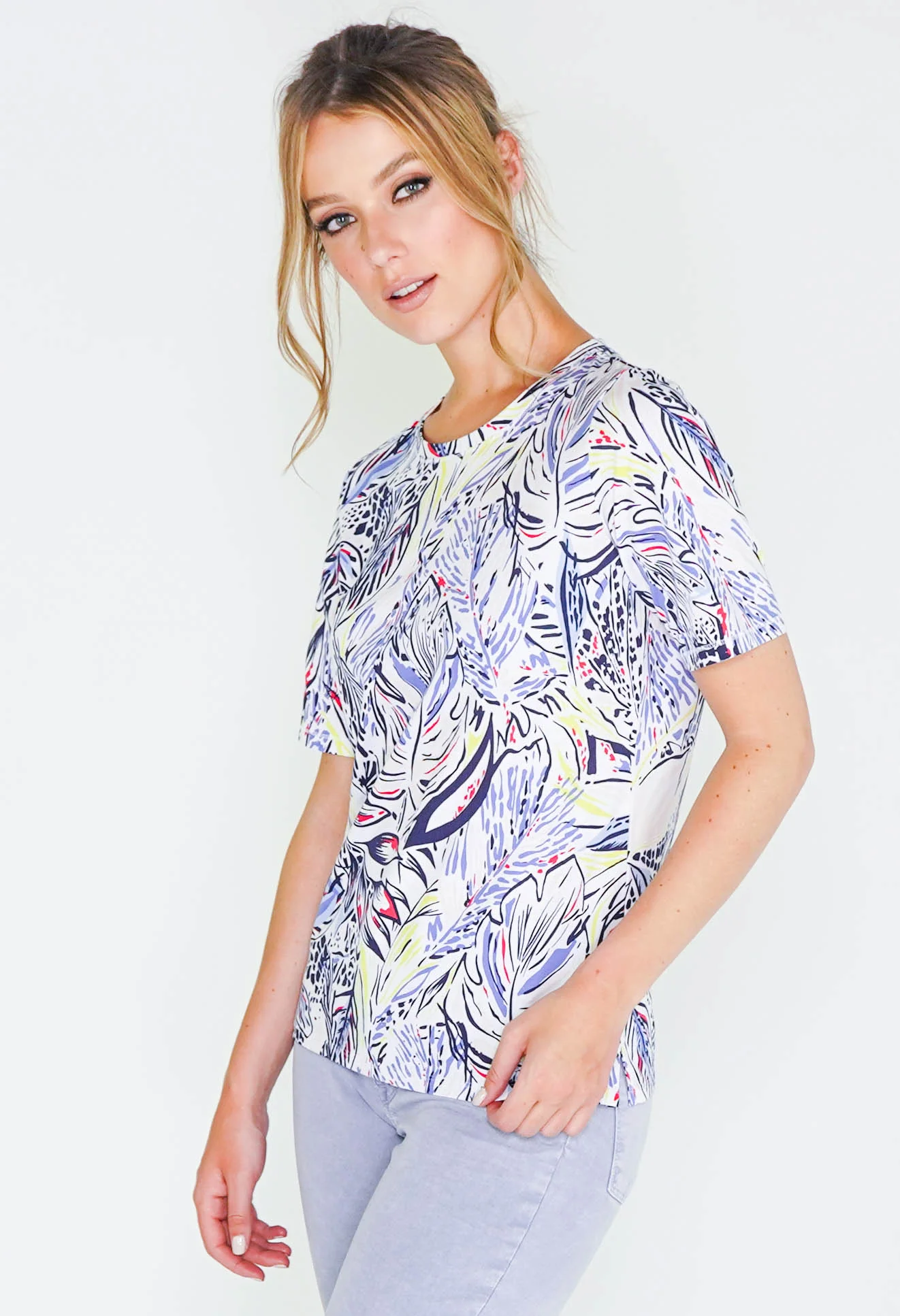 T-shirt with leaf print design
