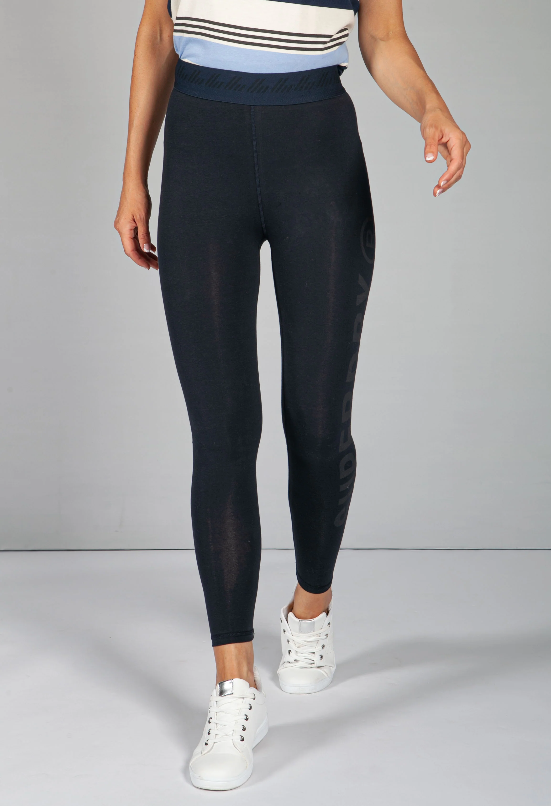 Essential 7/8 Leggings in Eclipse Navy