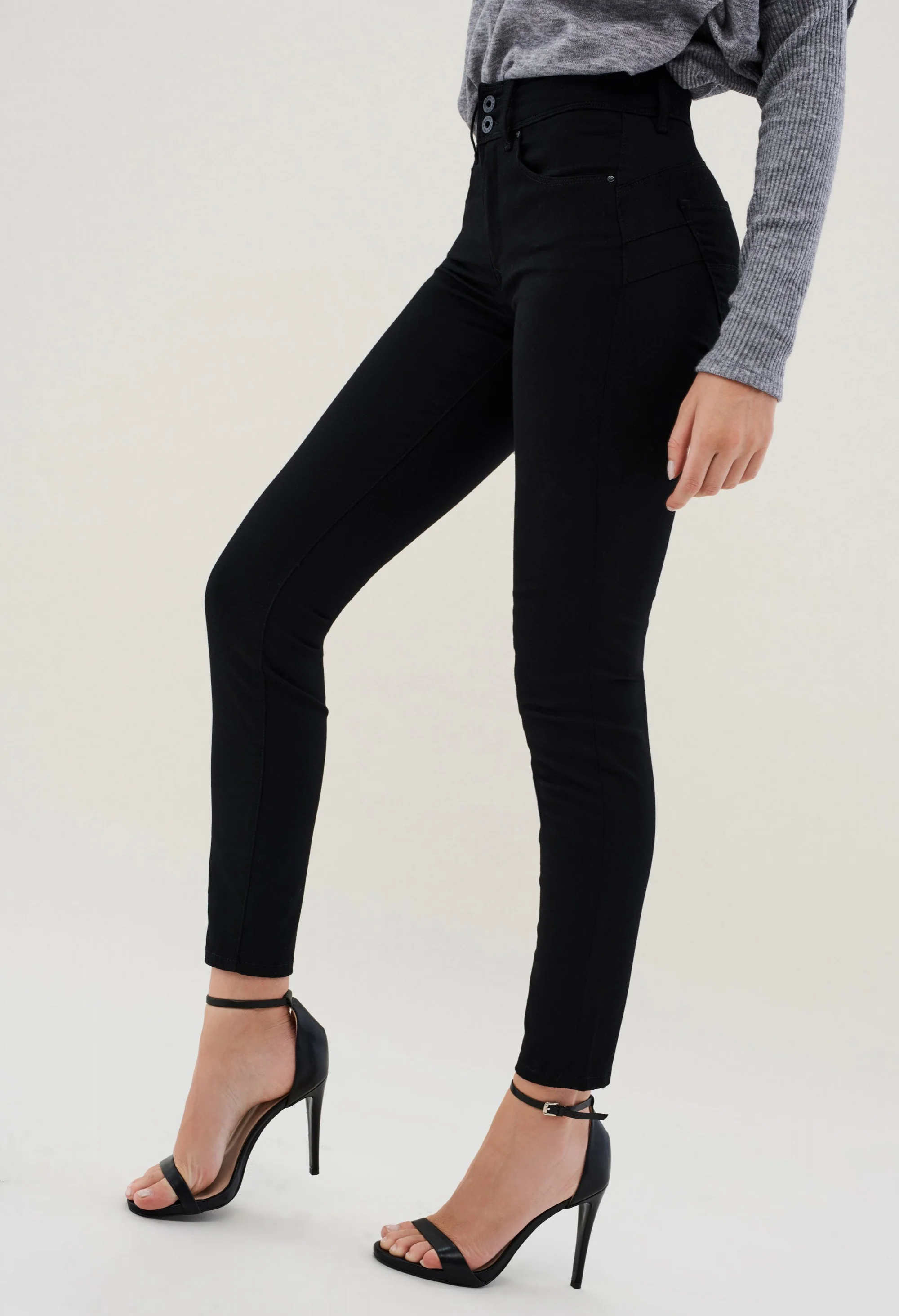 PUSH IN SECRET SKINNY SHORT LEG TRUE BLACK JEANS