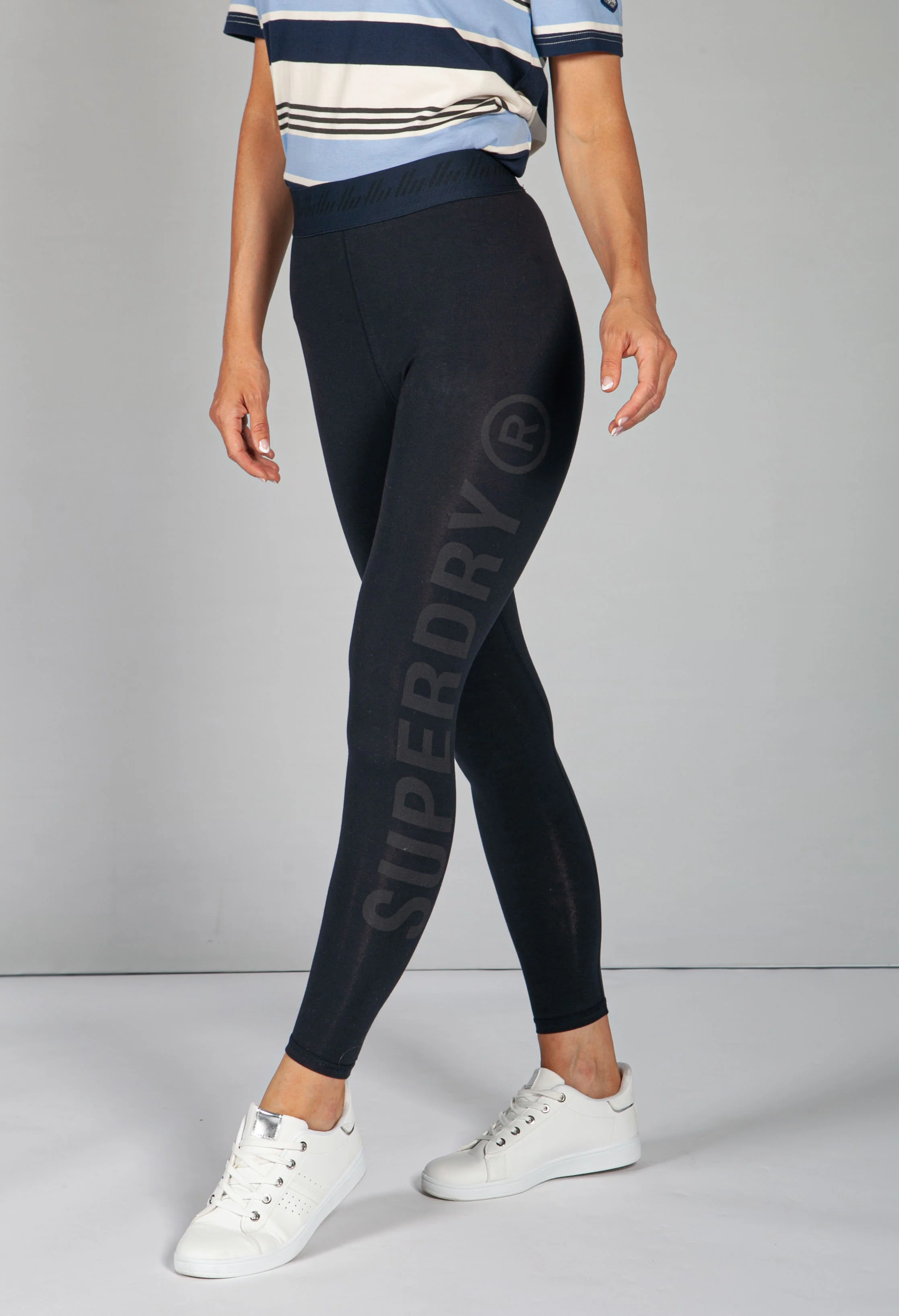 Essential 7/8 Leggings in Eclipse Navy