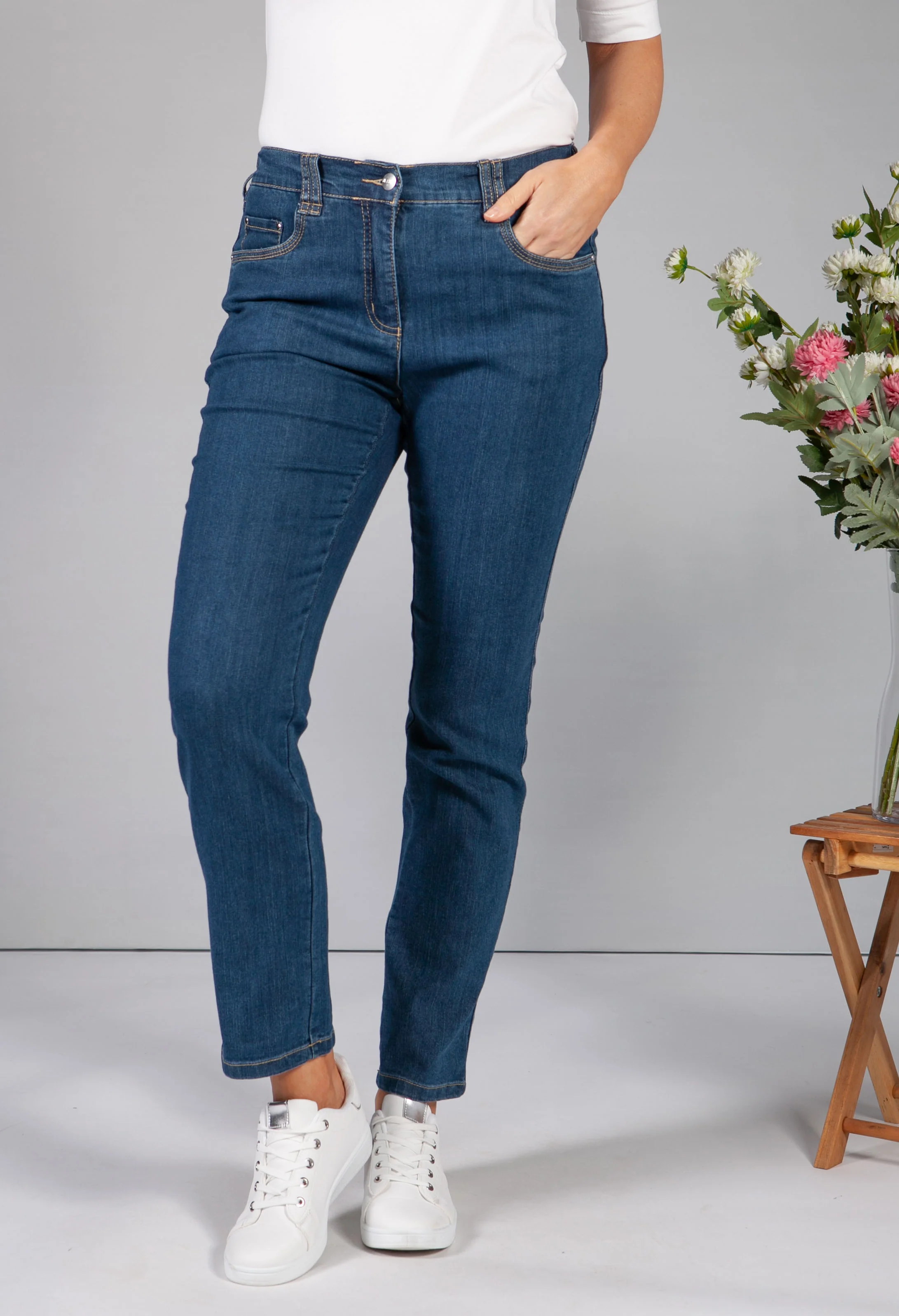 Mid Denim 5 Detailed Pocket Jeans