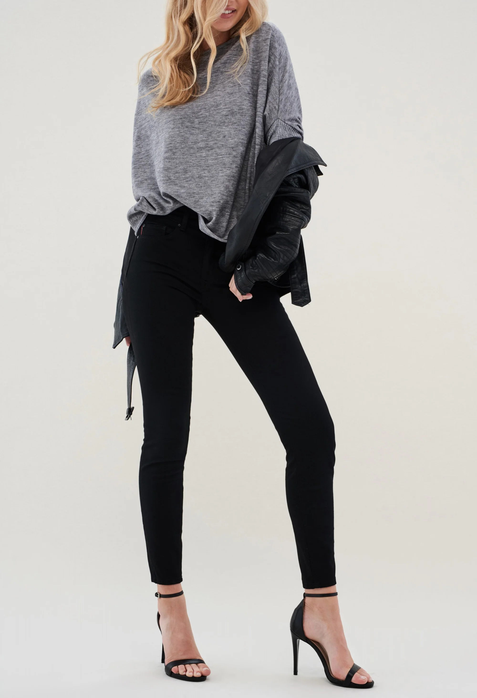 PUSH IN SECRET SKINNY SHORT LEG TRUE BLACK JEANS