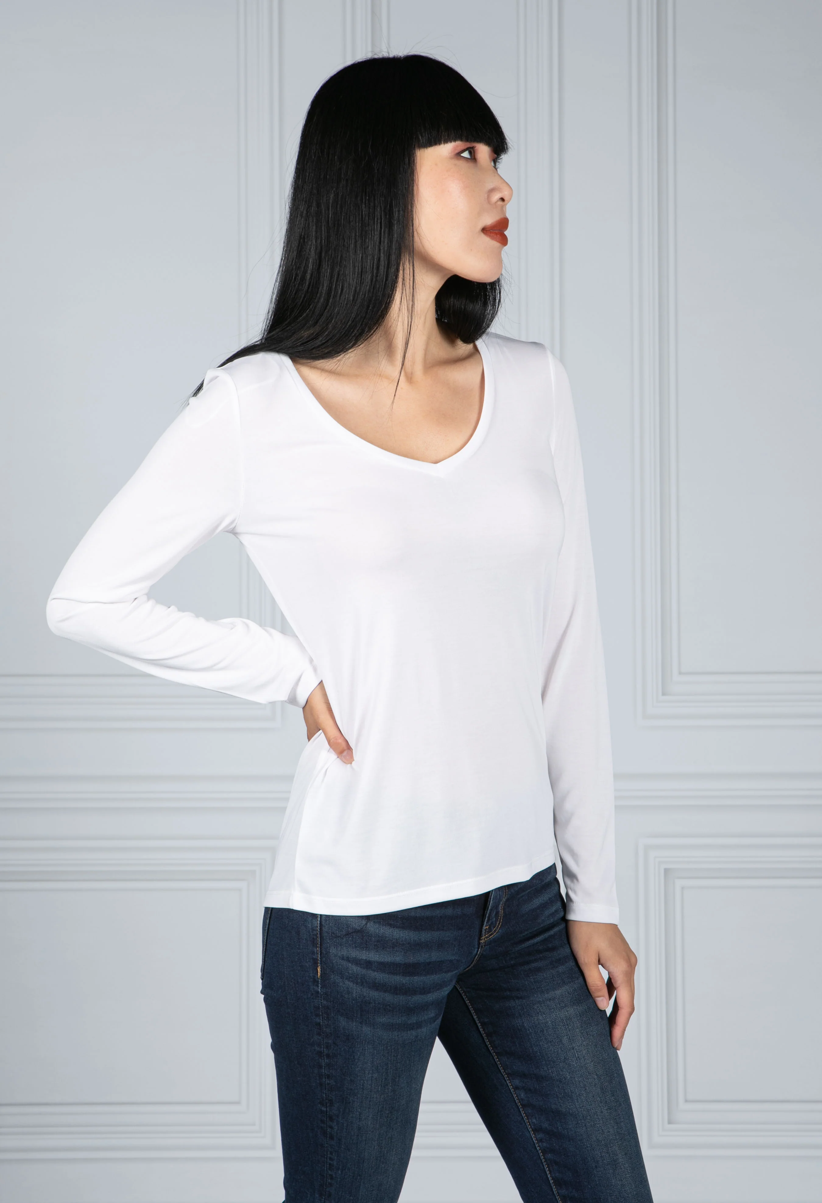 Long Sleeve V-Neck Tee in White