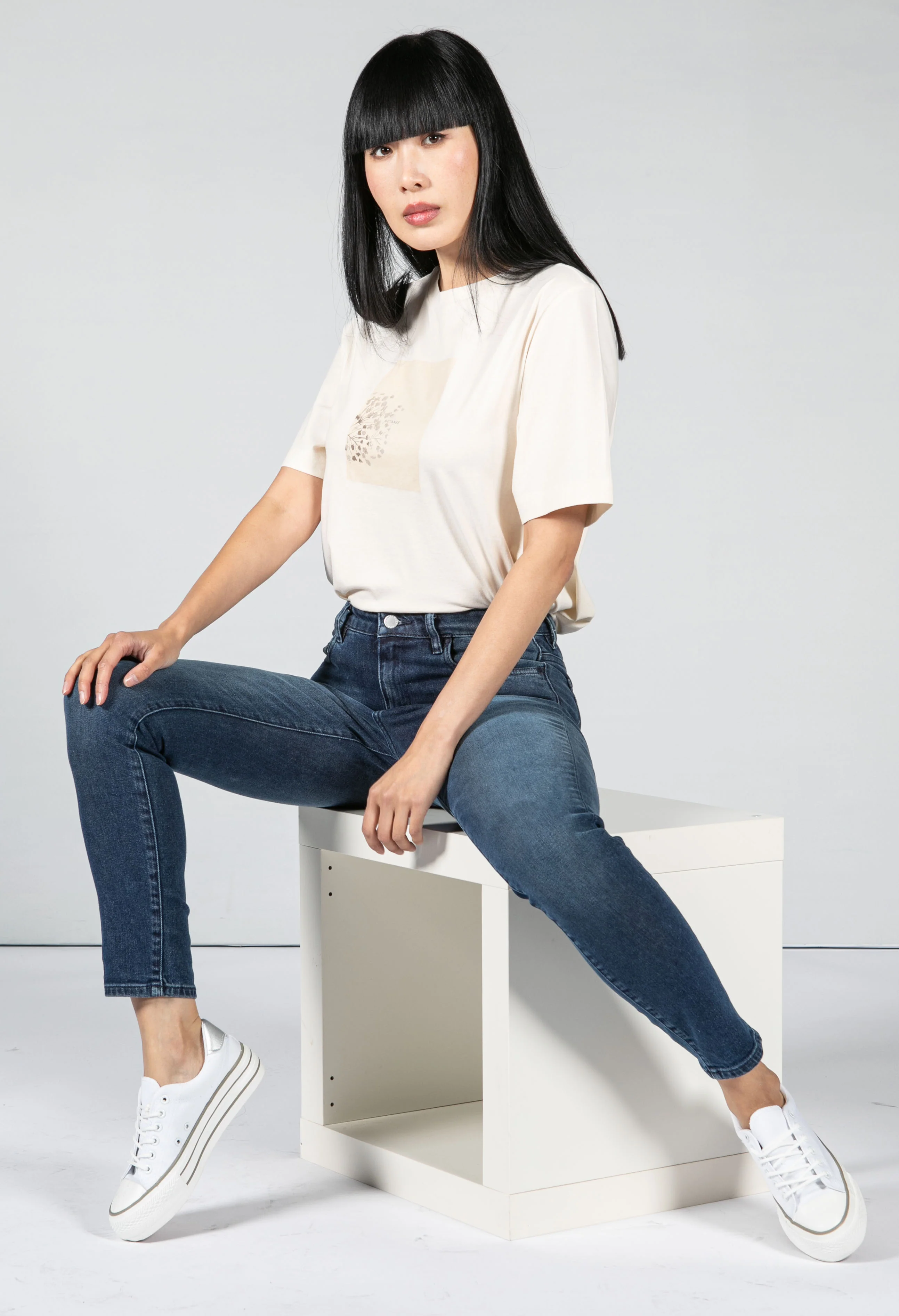 LAYAA BOTANEE T-SHIRT MADE OF ORGANIC COTTON