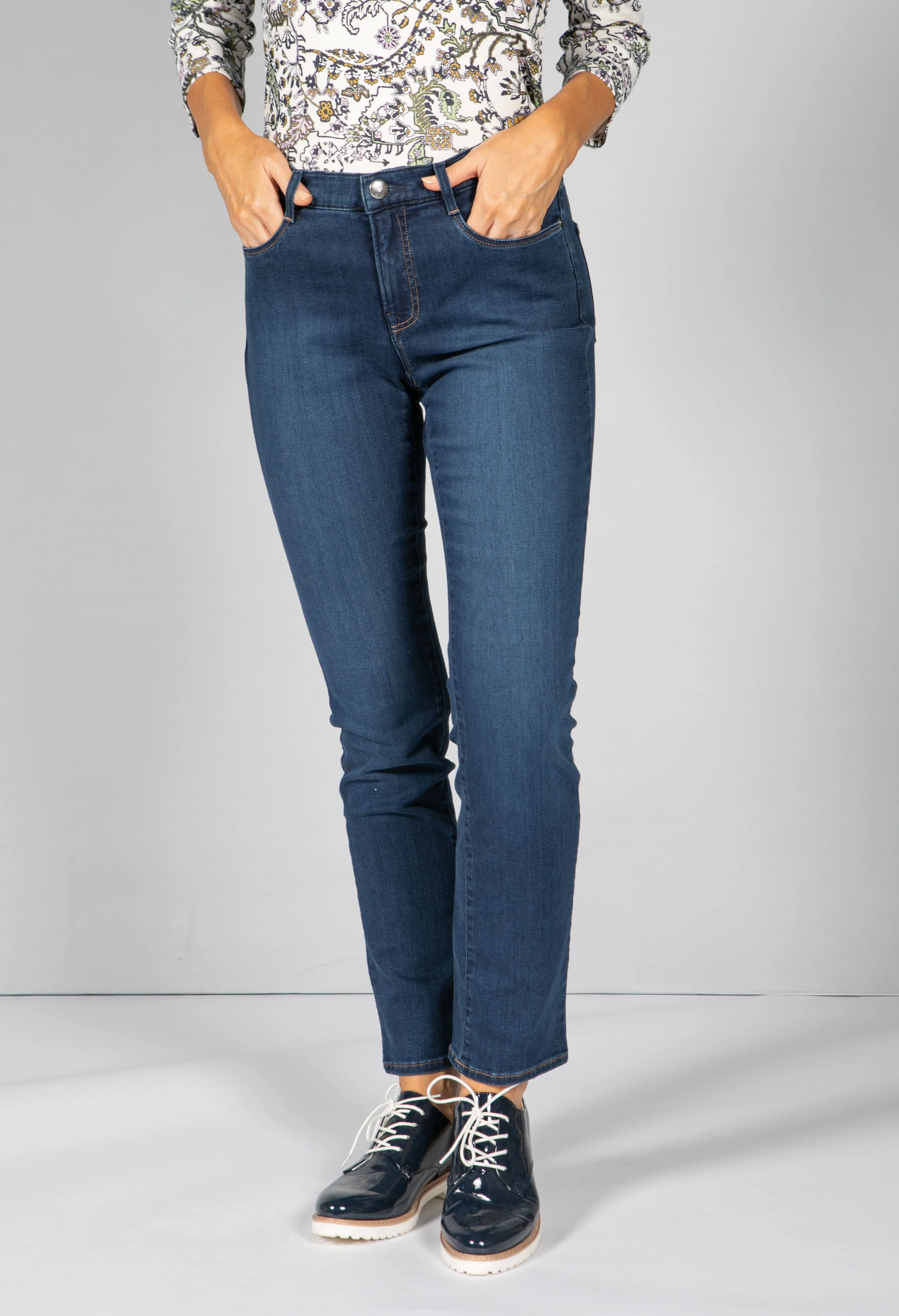 Blue Mary Short Fit Jeans