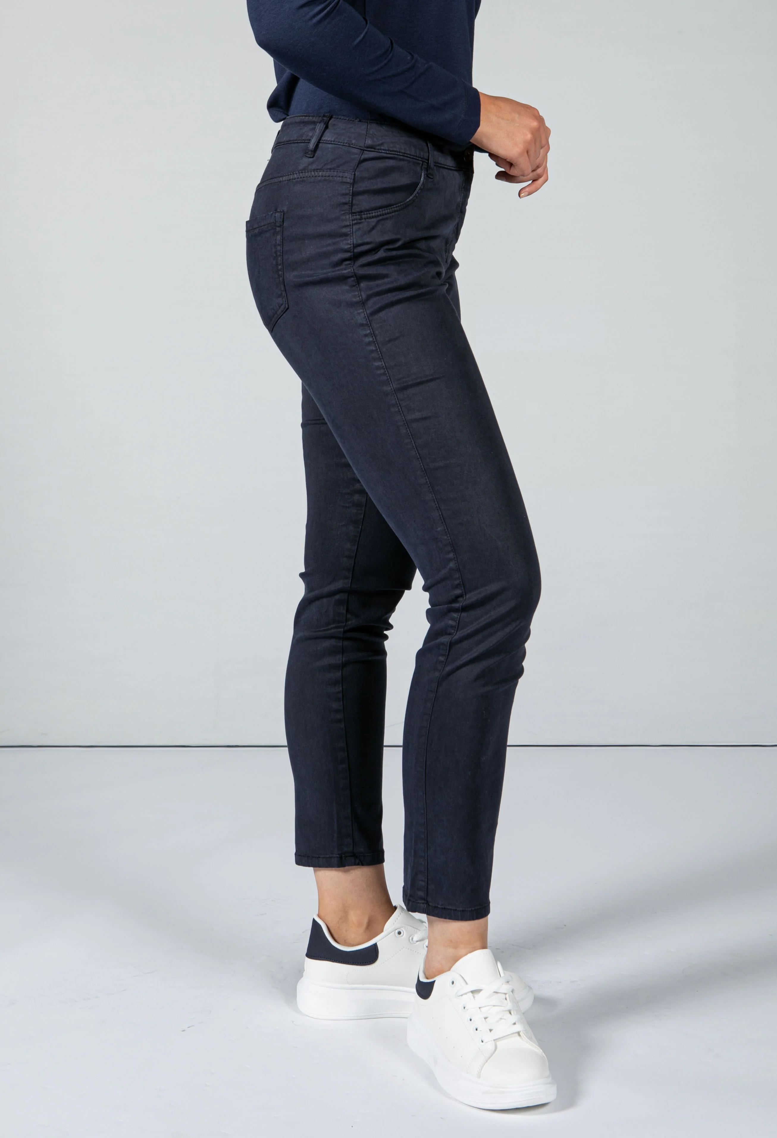 Classic Straight Leg Soft Feel Jeans in Navy