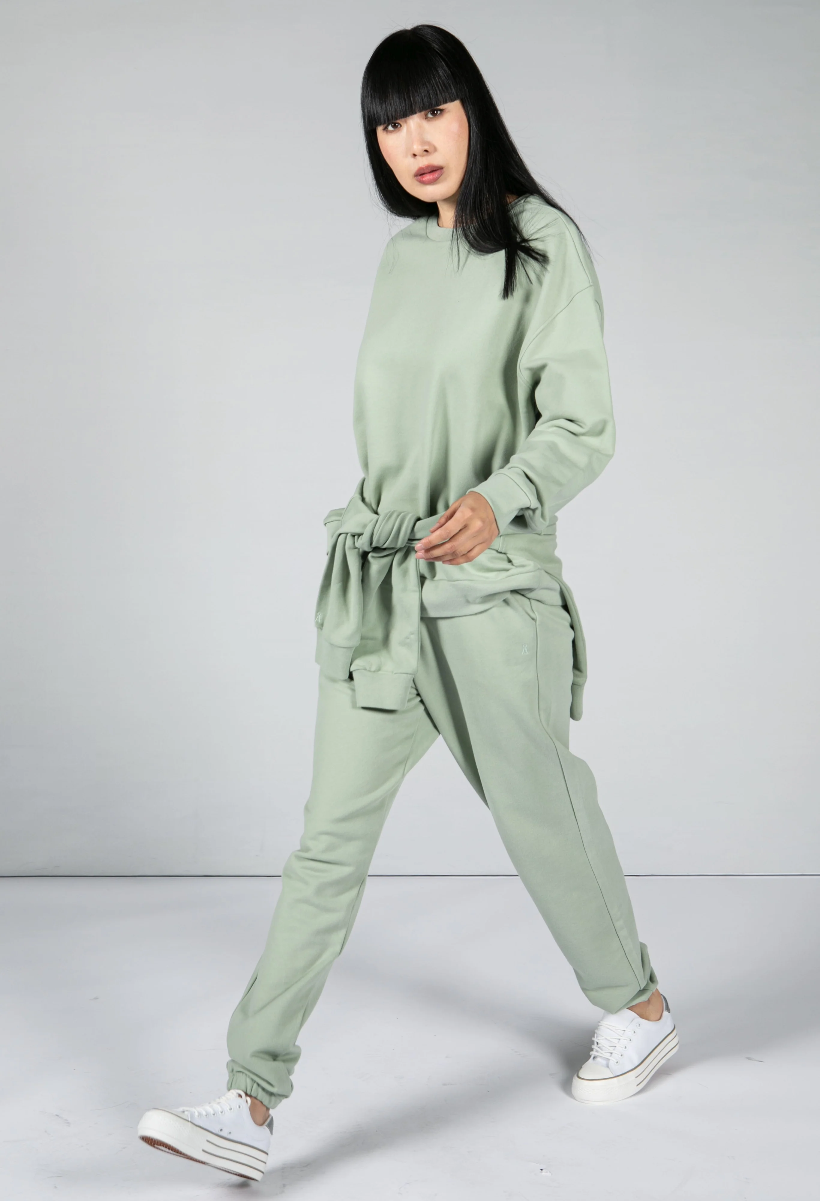 ORGANIC COTTON SWEATSHIRT IN SAGE GREEN