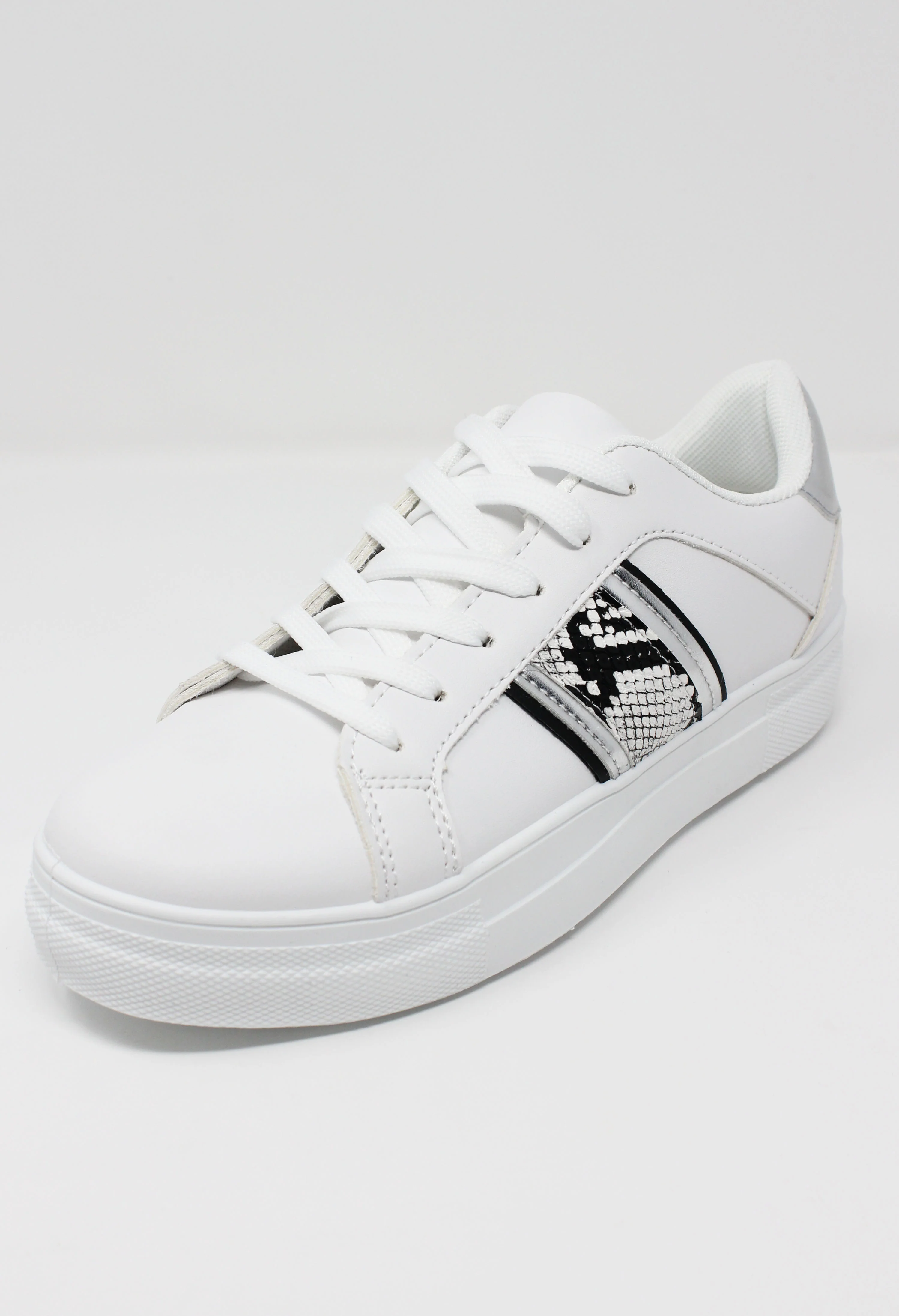 SNAKE DETAIL WHITE TRAINER
