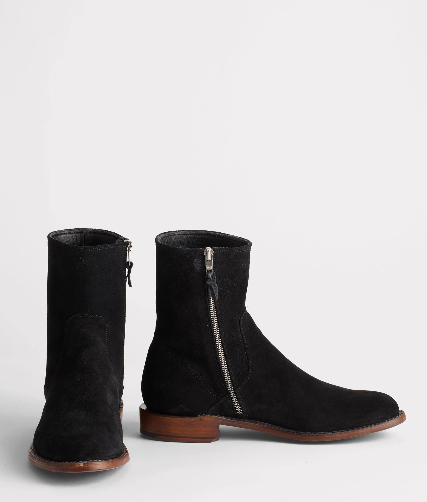 Jonah :: Black