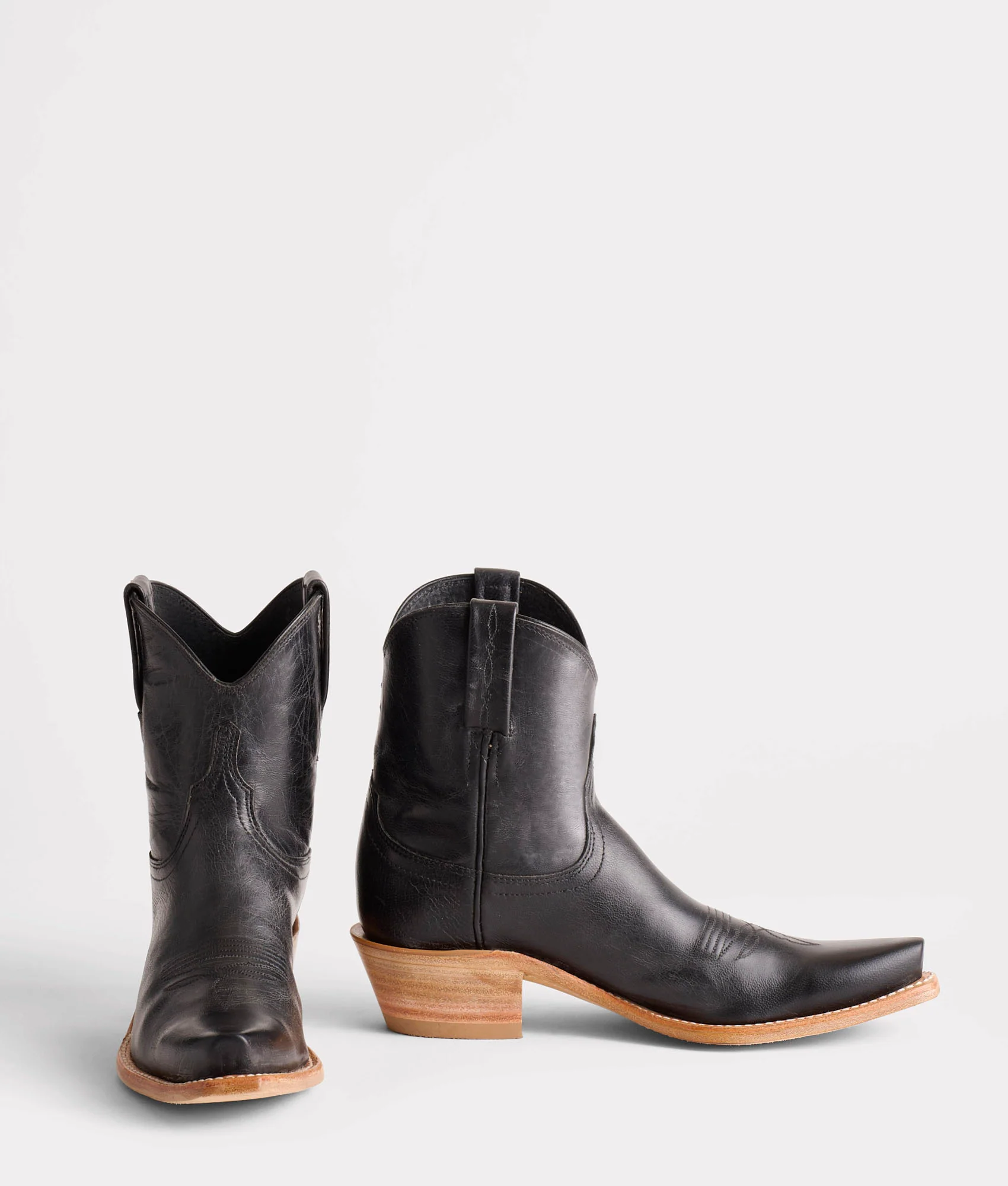 Gaby :: Black