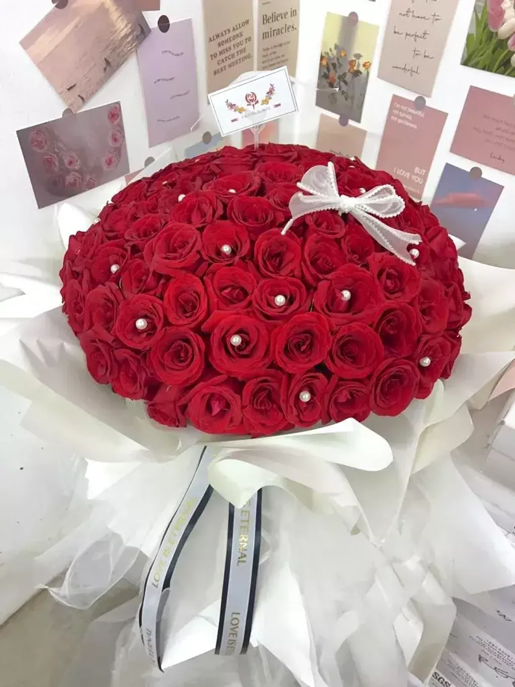 White Wrap 99 Roses