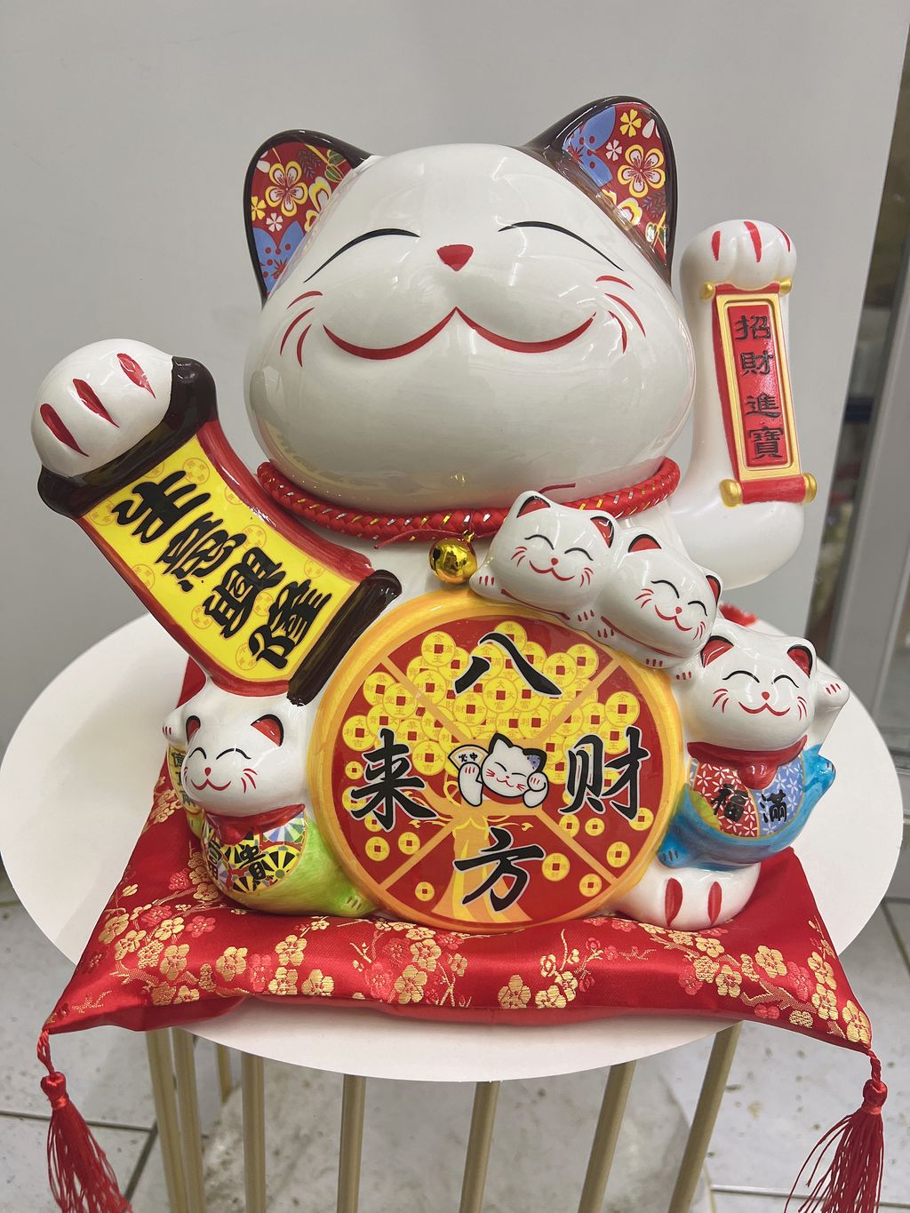 Big Lucky Cat 9 inches