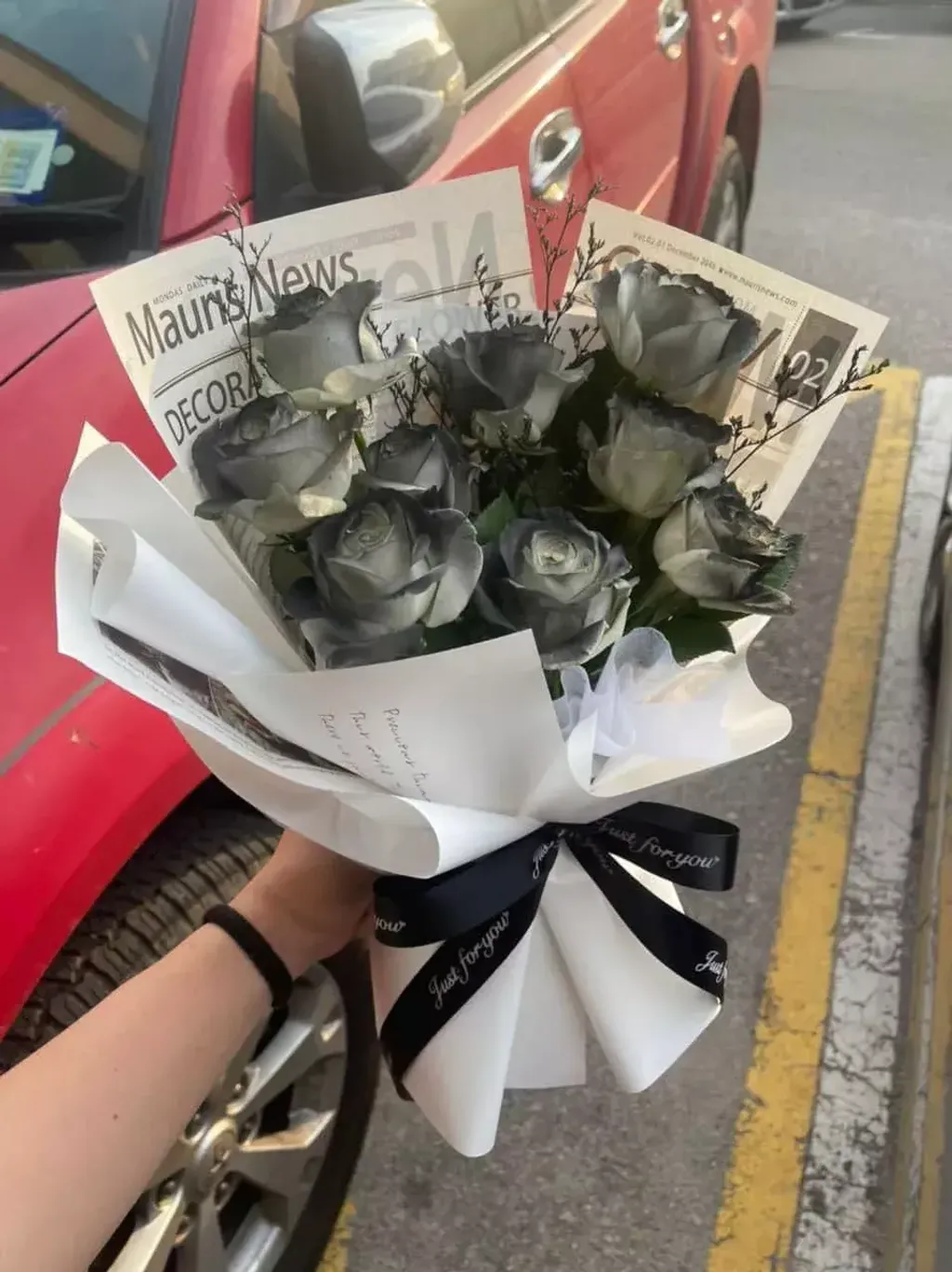 12 Black Roses