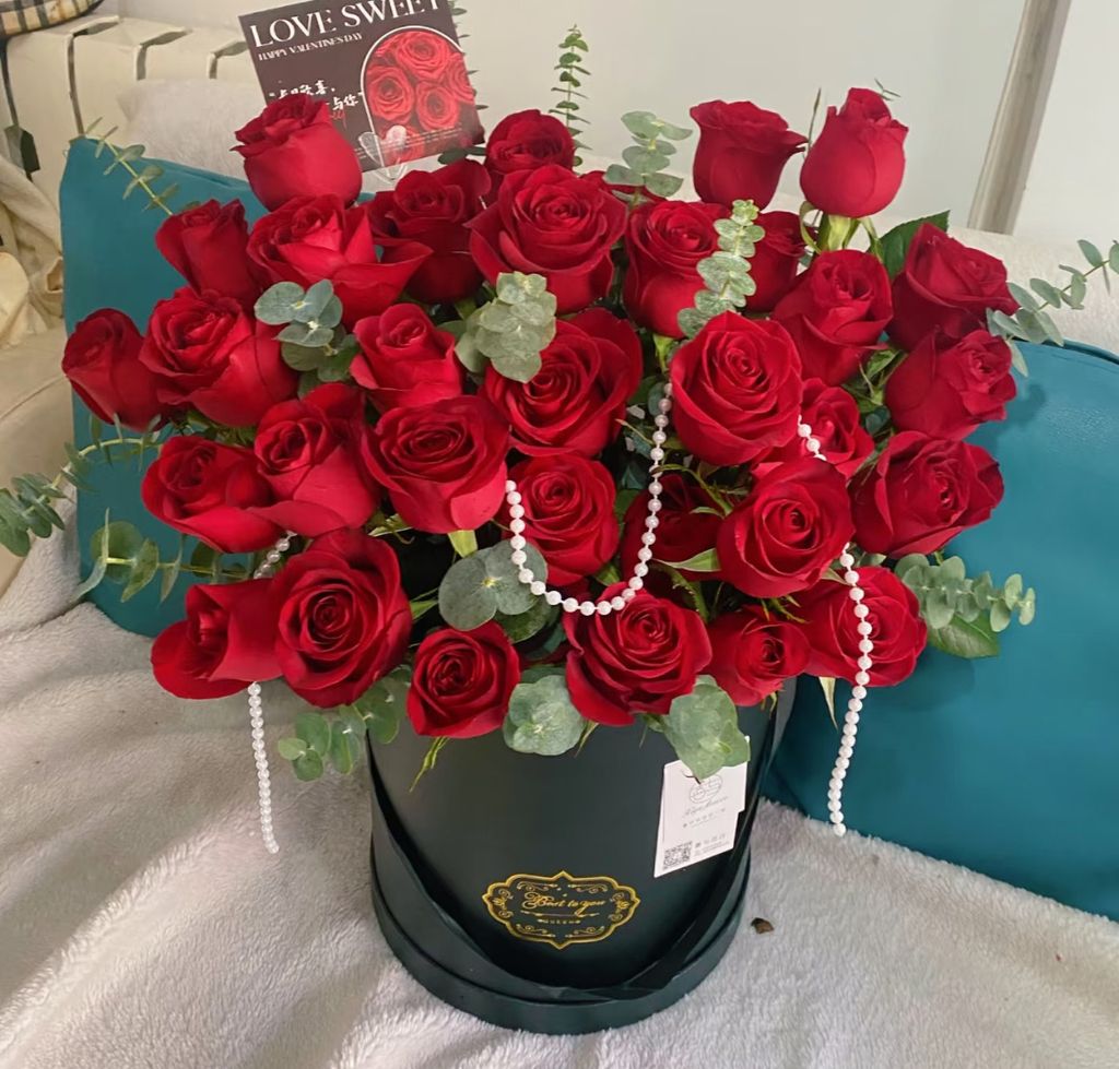 33 Rose Bucket