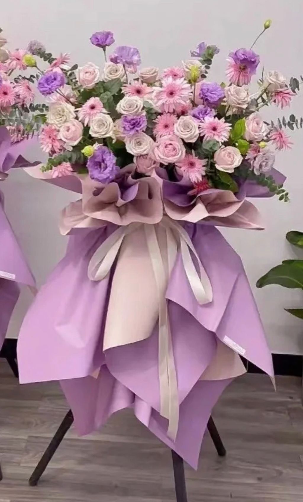 Opening Flower Stand 80