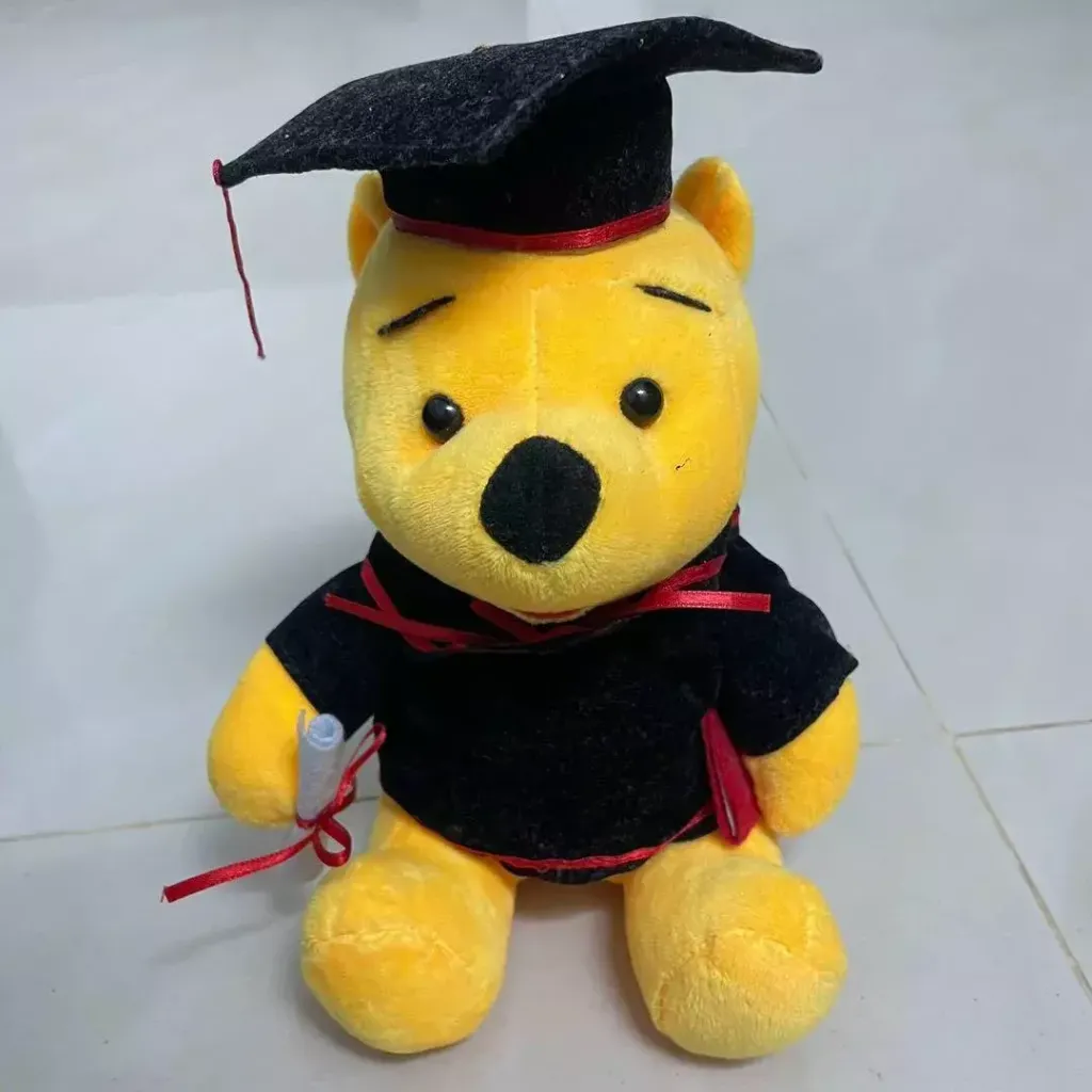 Graduation Pooh 4inches