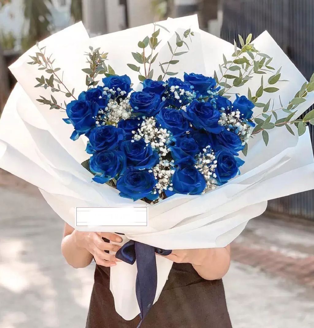 Deep Blue Roses Bouquet 01
