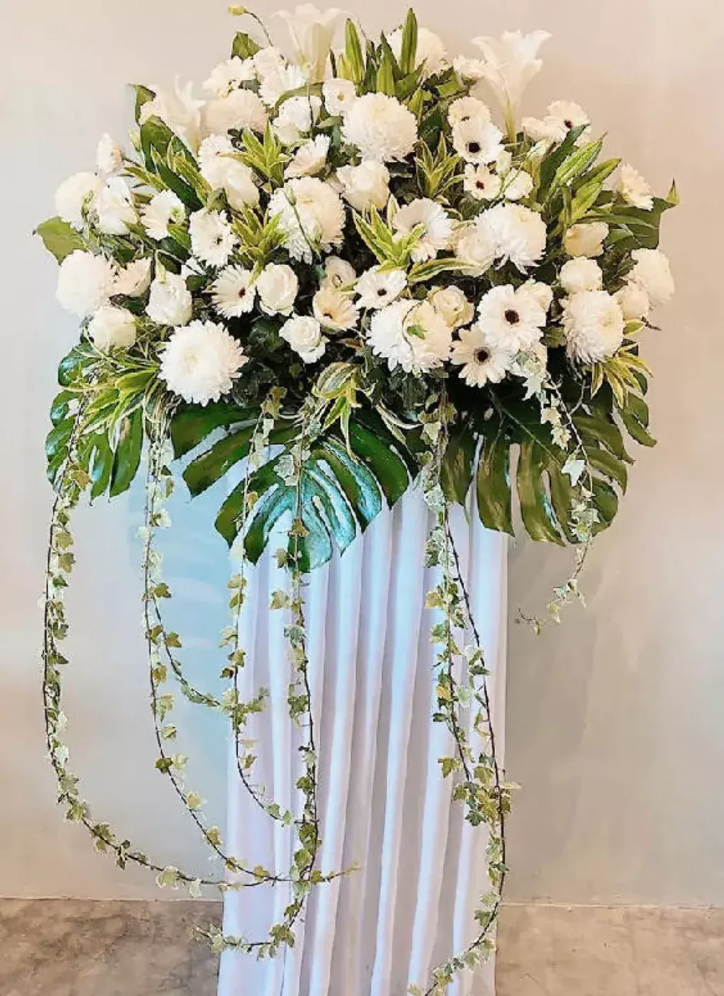 Fondest Remembrance Flower Stand
