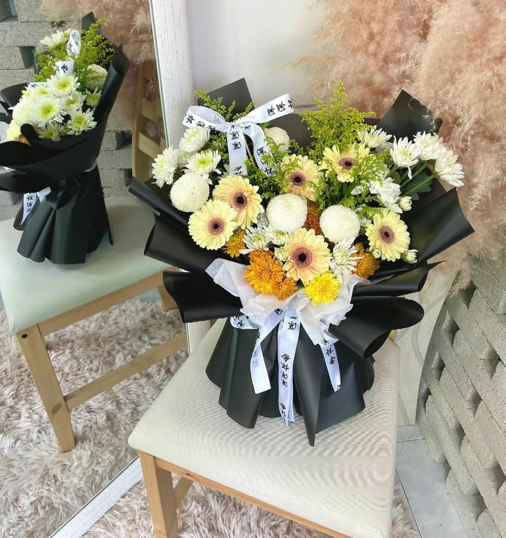 Condolences Bouquet 01