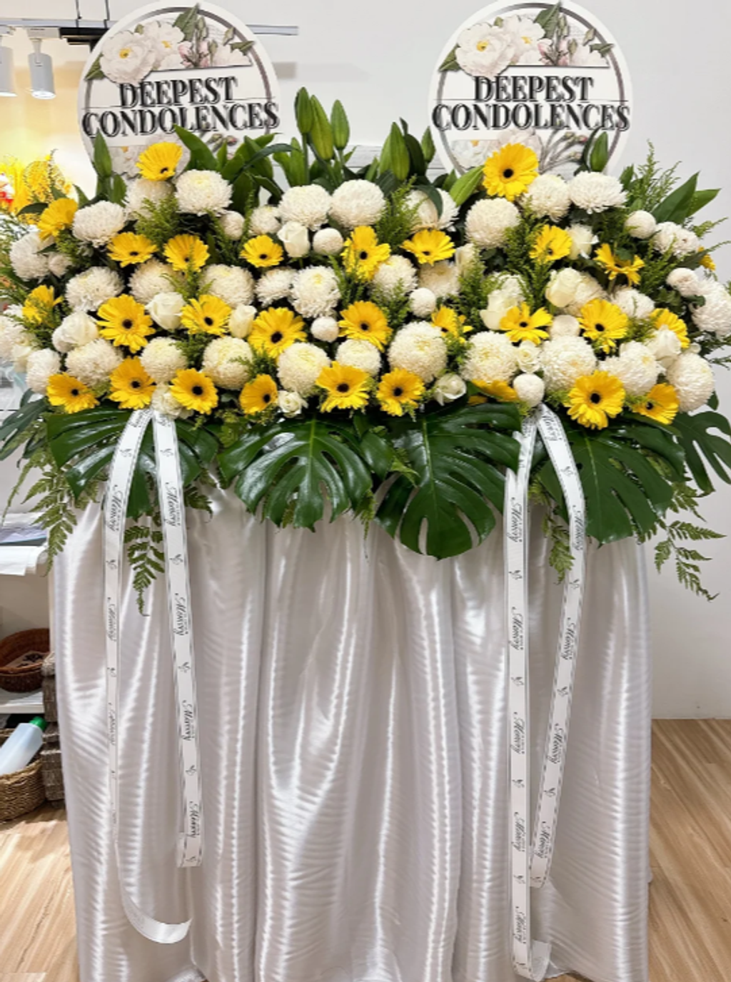 Premium Condolences Stand 175
