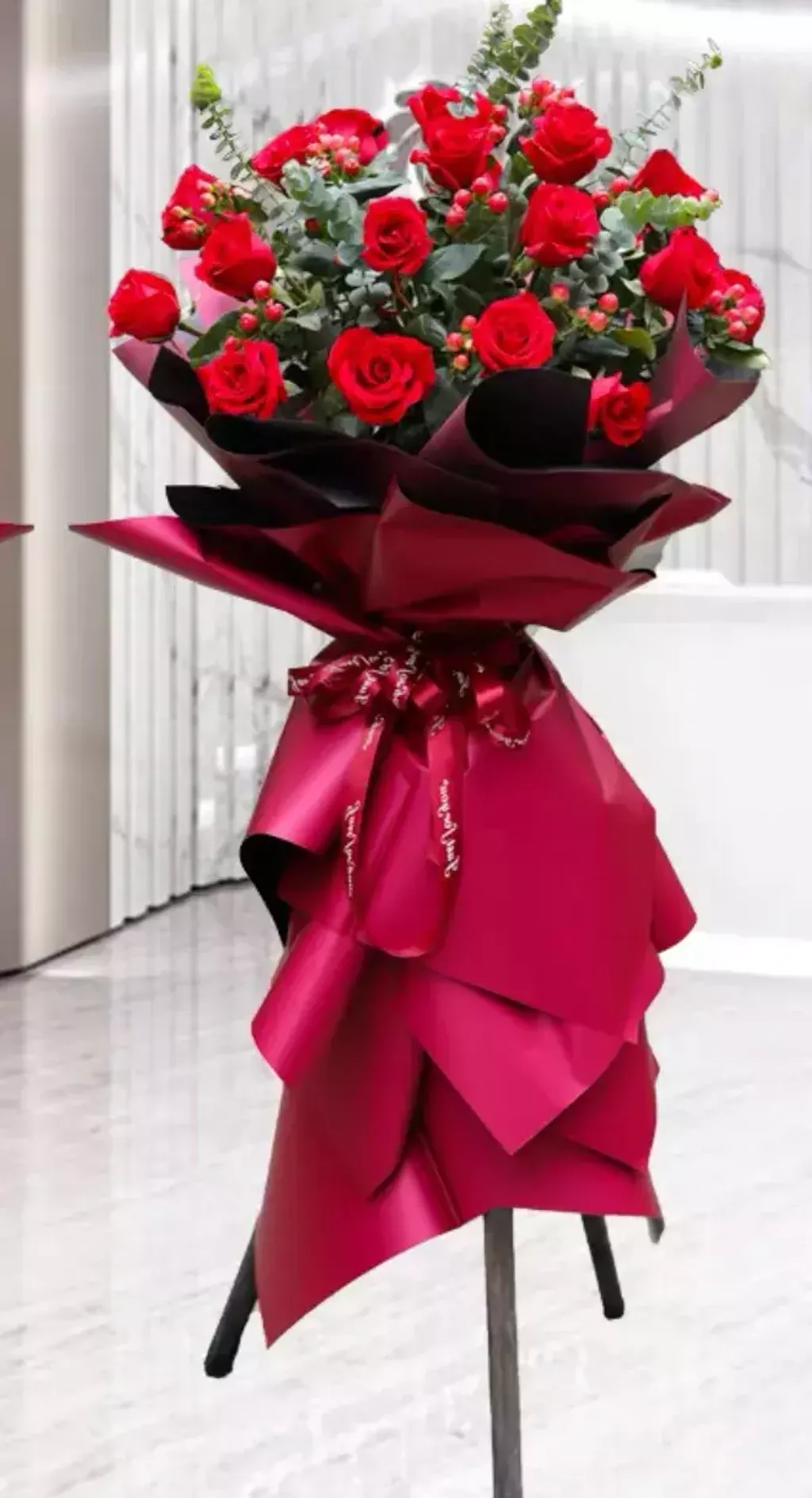 K Opening Stand Red Roses 50