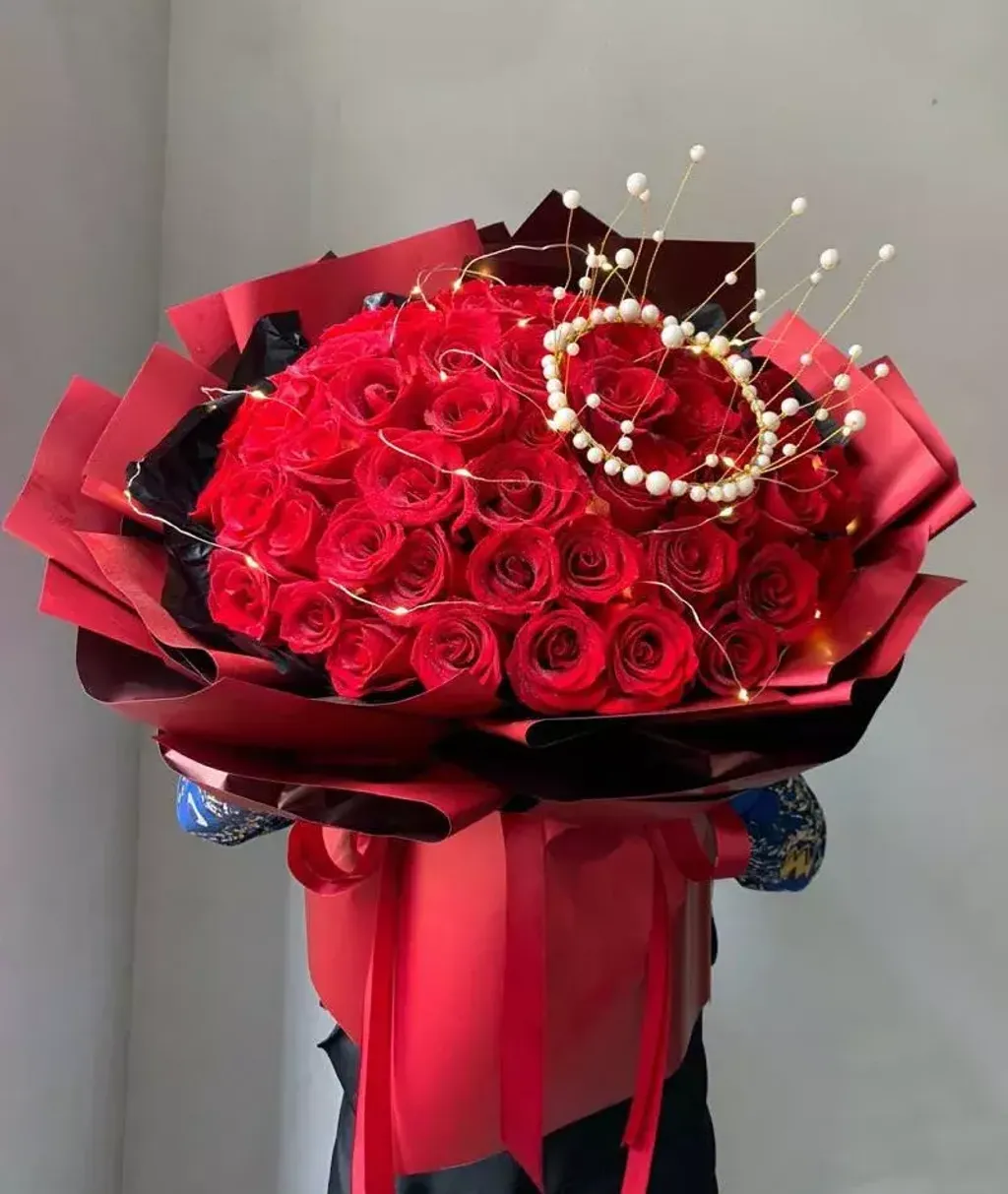 50 Roses with Crown
