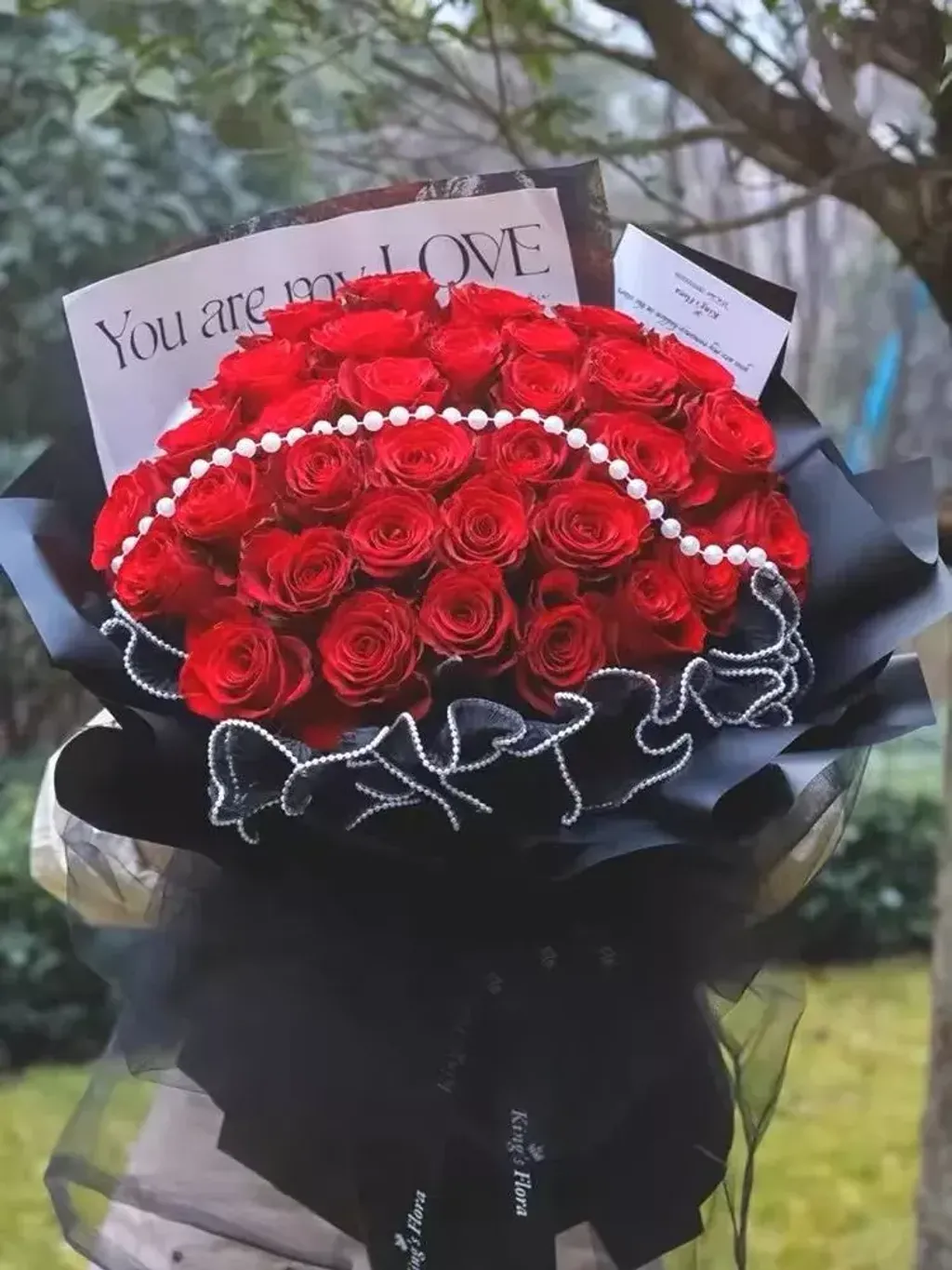 Black Design 40 Roses