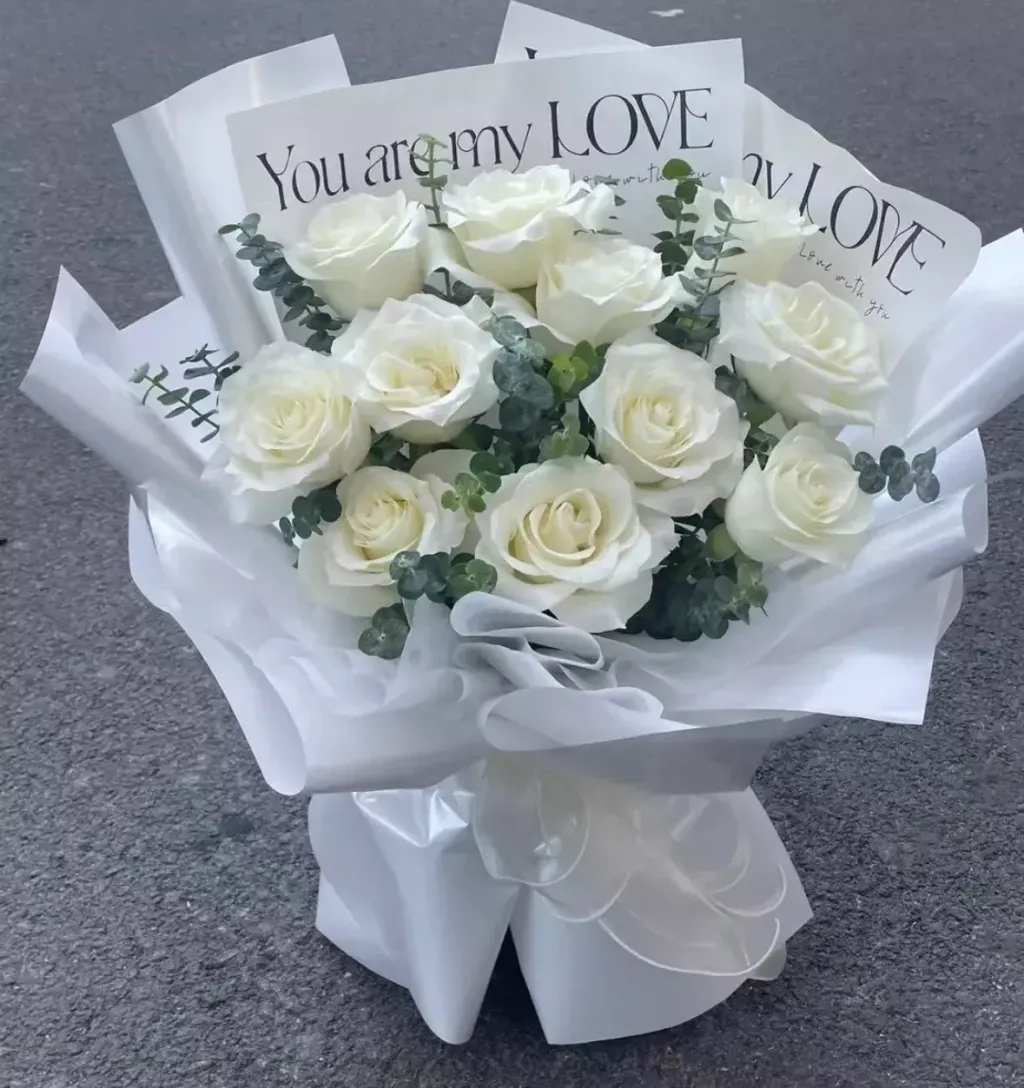 11 White Roses Bouquet