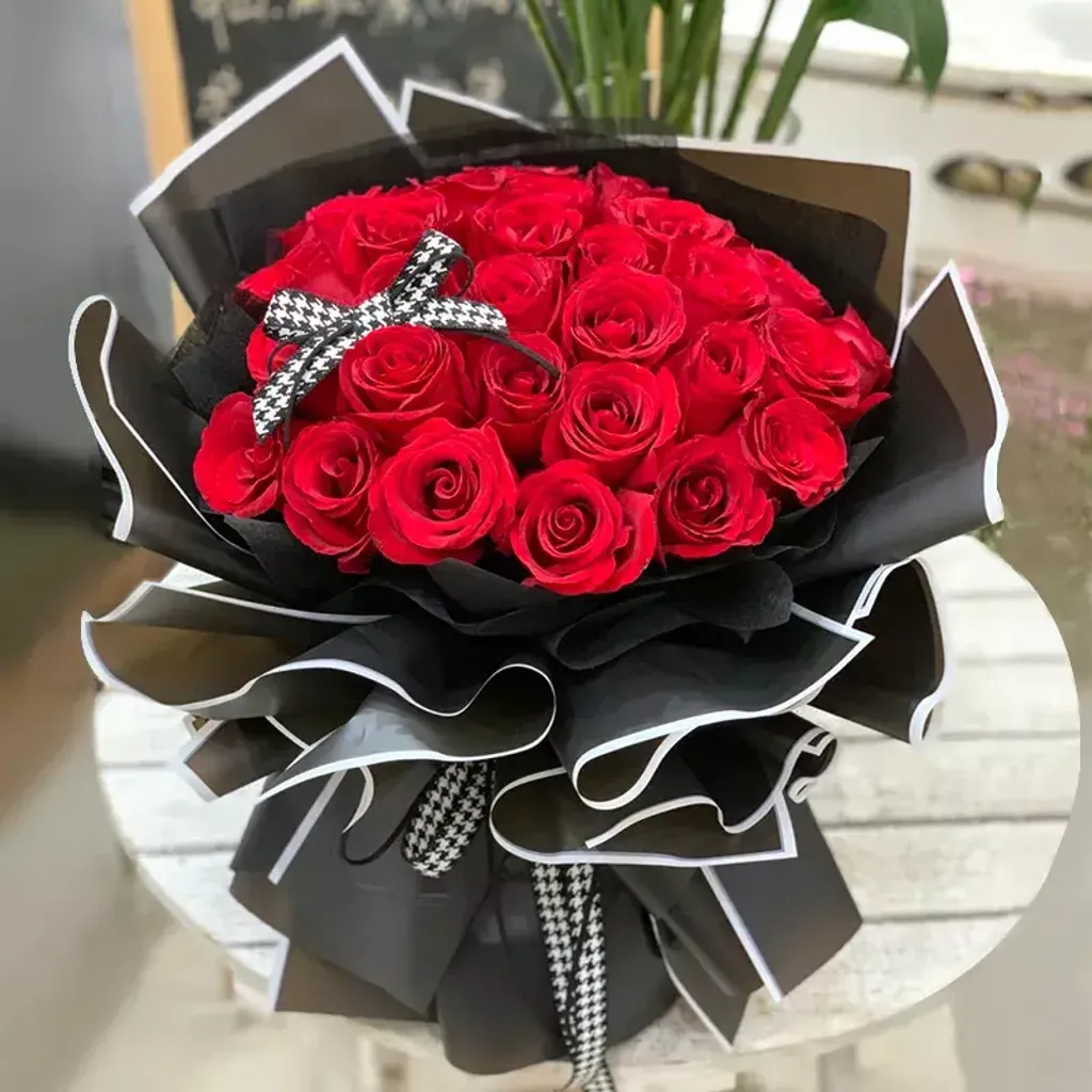 My Everything- 33 fine red roses