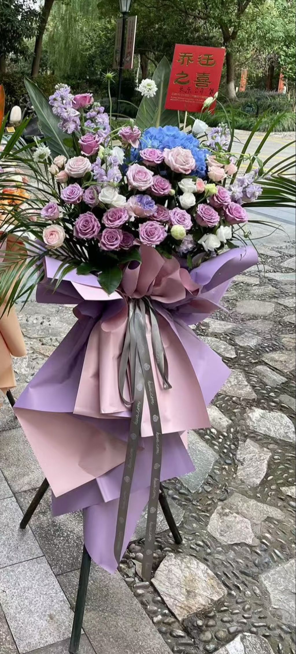 Opening Flower Stand 256